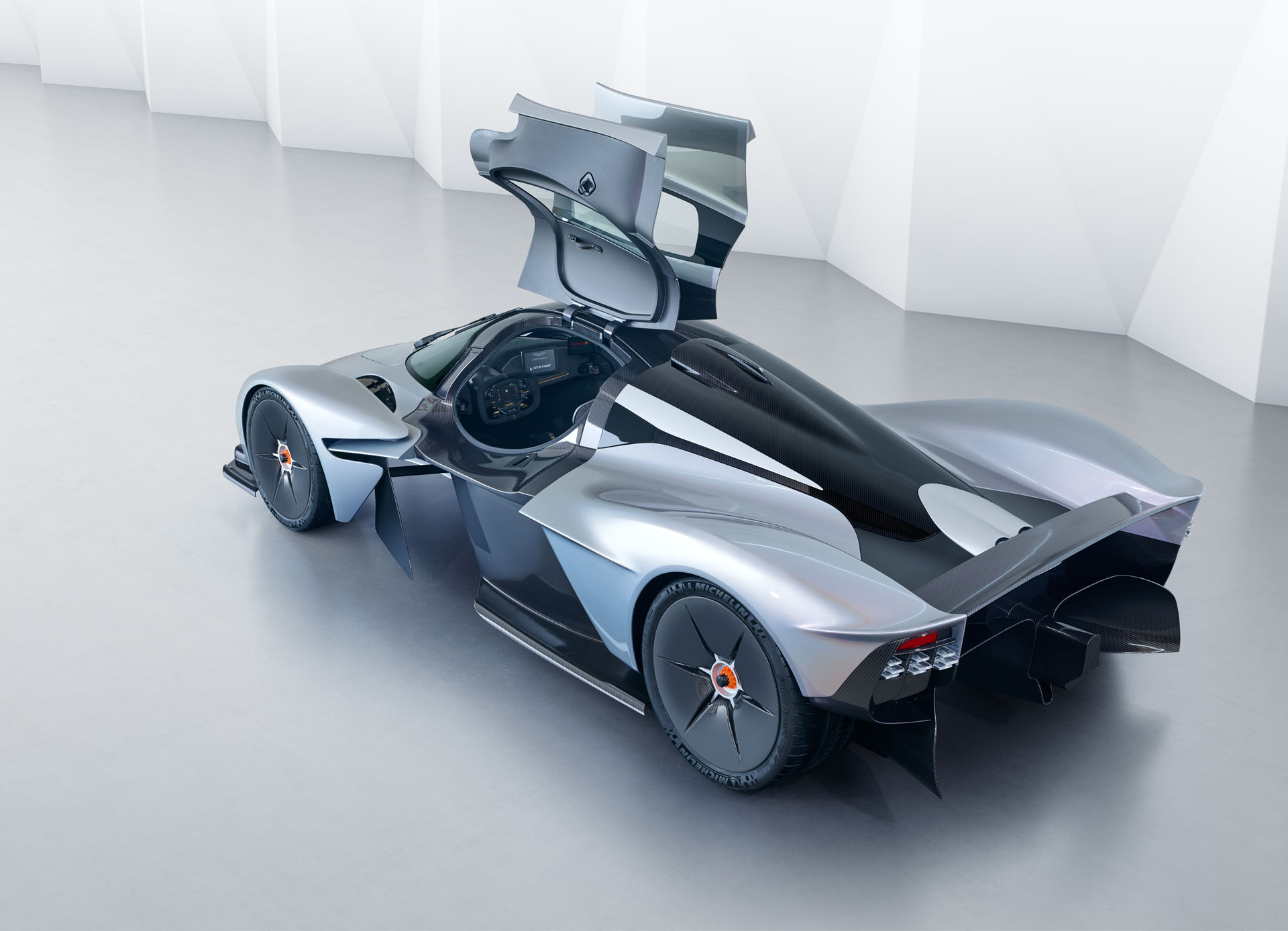 aston-martin-valkyrie-11 Aston Martin Gets Outside Help For The Valkyrie’s Composite Parts