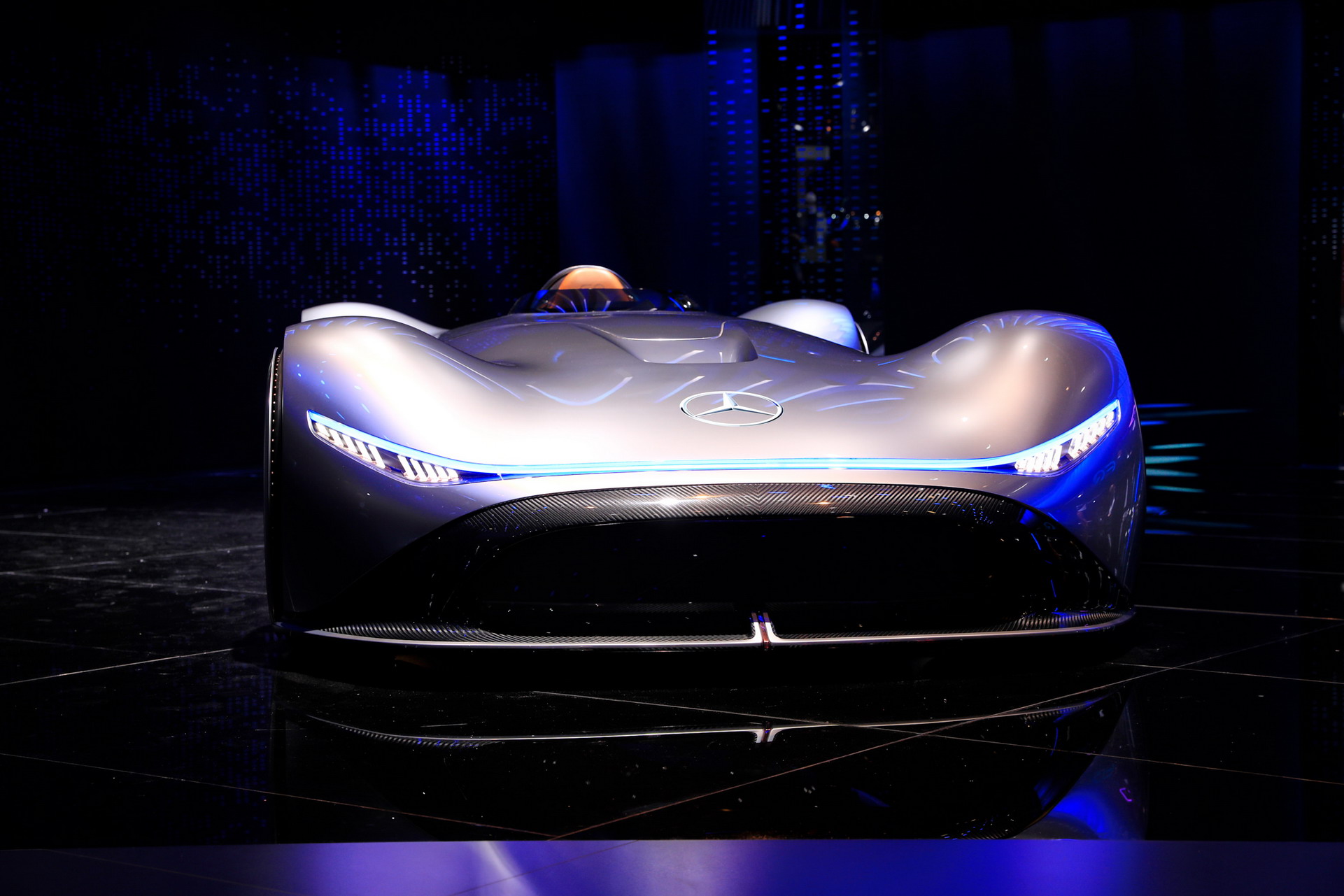 Mercedes B165 2018 Paris Auto Show Gallery: Mercedes-Benz