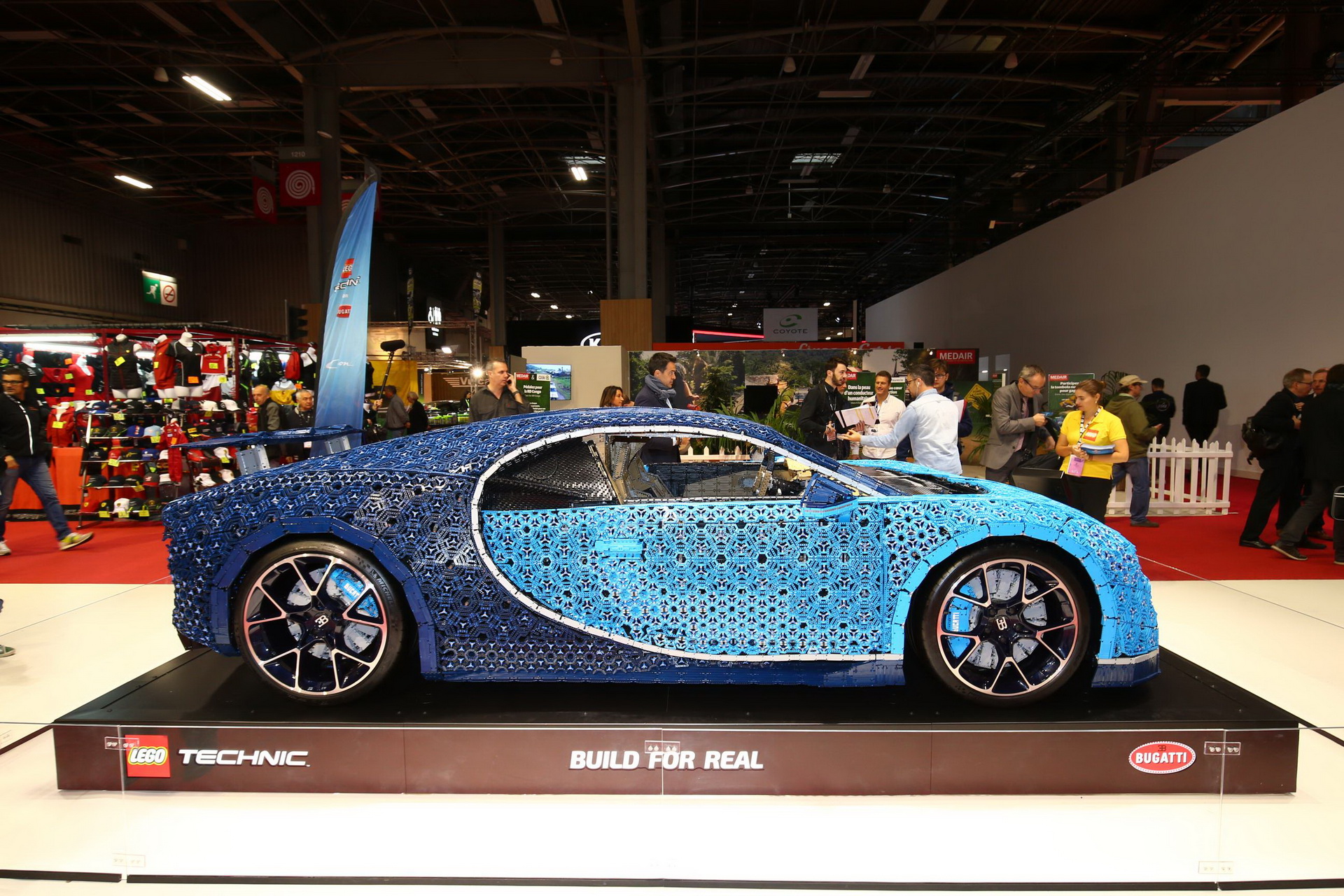 lego bugatti chiron paris livepics 8 Life-Size LEGO Bugatti Chiron Brings Wholesome 12 MPH Fun To Paris