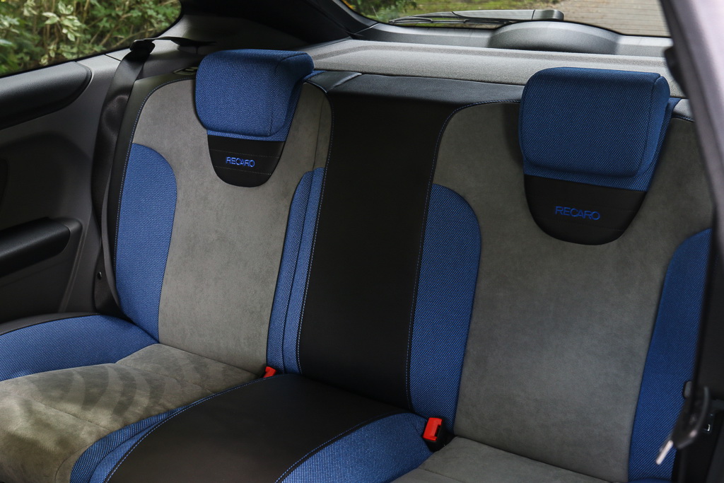 2009 ford focus rs mk2 16 Interested In A White Ford Focus RS Mk2 With Under 10k Miles?