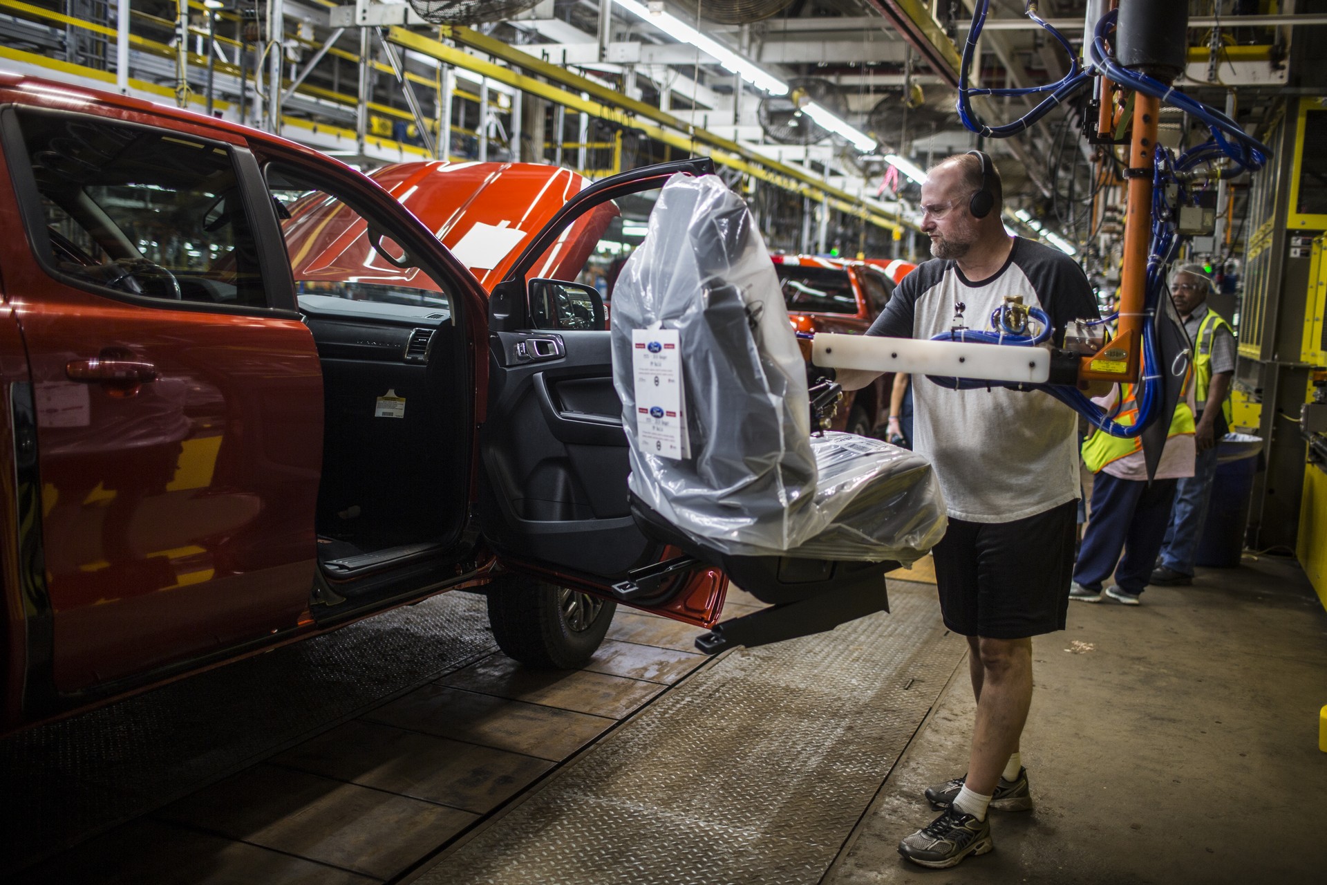 2019-Ford-Ranger-Production-10 2019 Ford Ranger Goes Into Production In Michigan, Arrives At Dealers Early Next Year