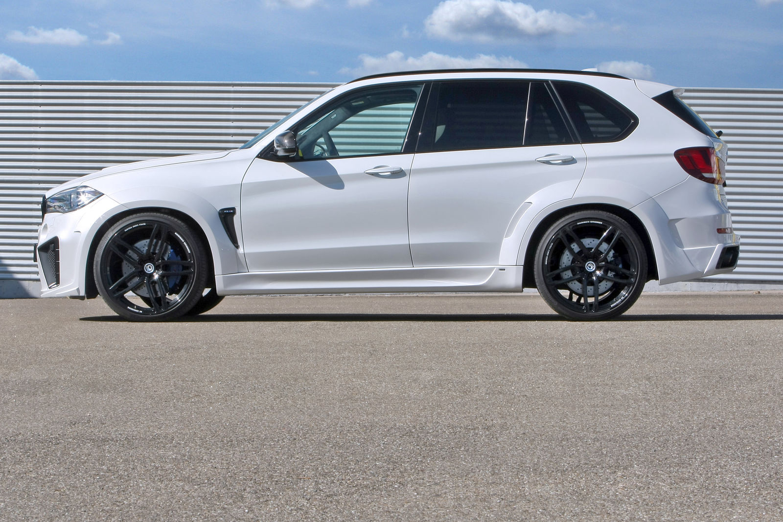 bmw-x5-f15-tuning-g-power-2 G-Power’s BMW X5 Typhoon Wide Body Kit Matches Looks With Muscle