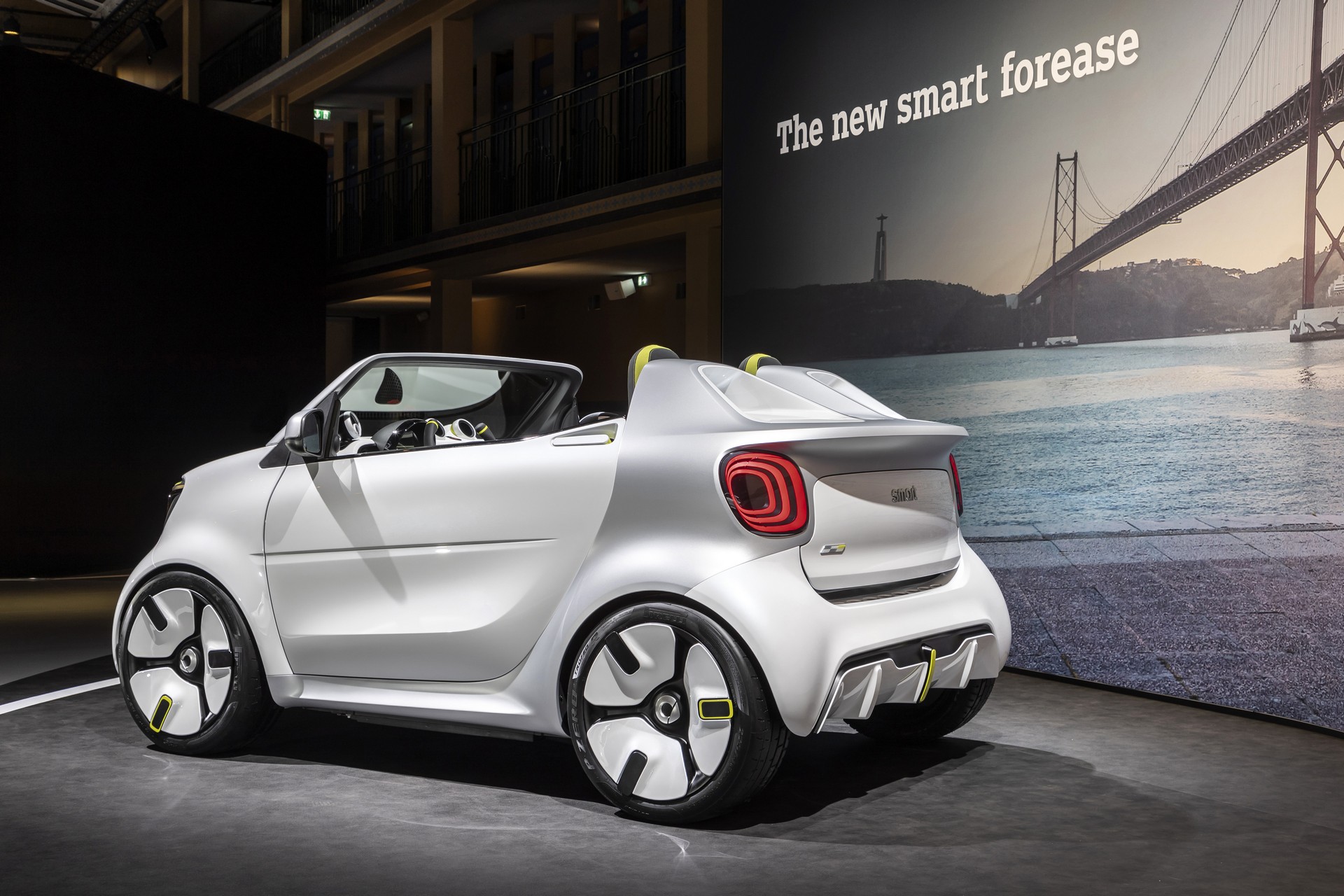 Smart-FourEase-6 Mercedes A35, GLE, EQC And Smart Forease Concept Debut In Paris