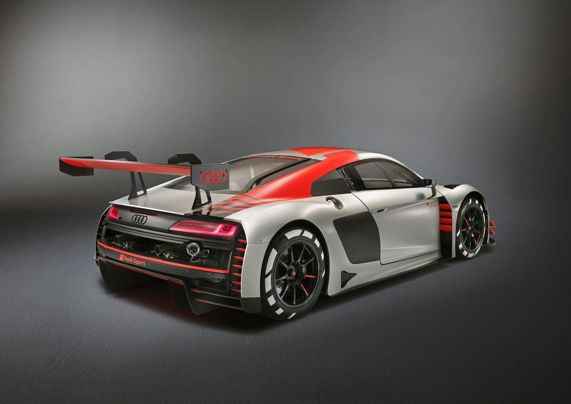 audi r8 lms paris live pics 8 New Audi R8 LMS Racer Gives Us A First Taste Of Upcoming R8 Facelift