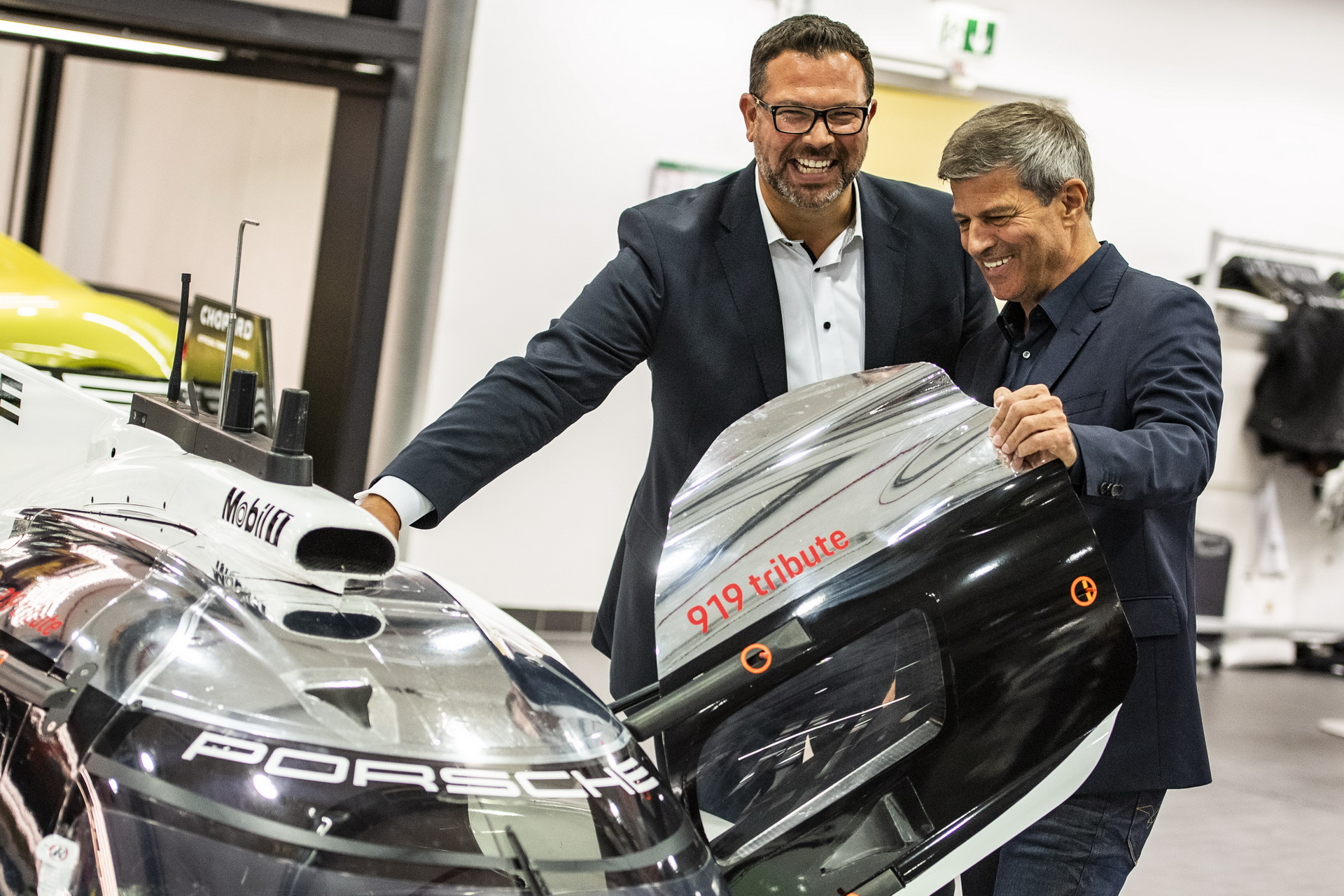 Porsche-919-Final-Drive-03 Le Mans-Winning 919 Hybrid Driven On Public Roads To Its Retirement At The Porsche Museum