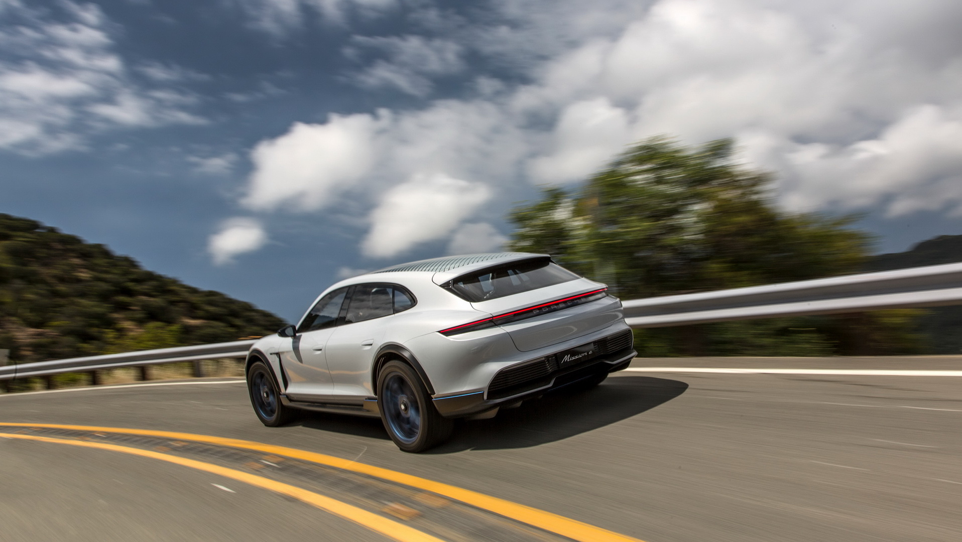 porsche mission e cross turismo concept 7 High-Riding Porsche Taycan Cross Turismo Coming In 2020