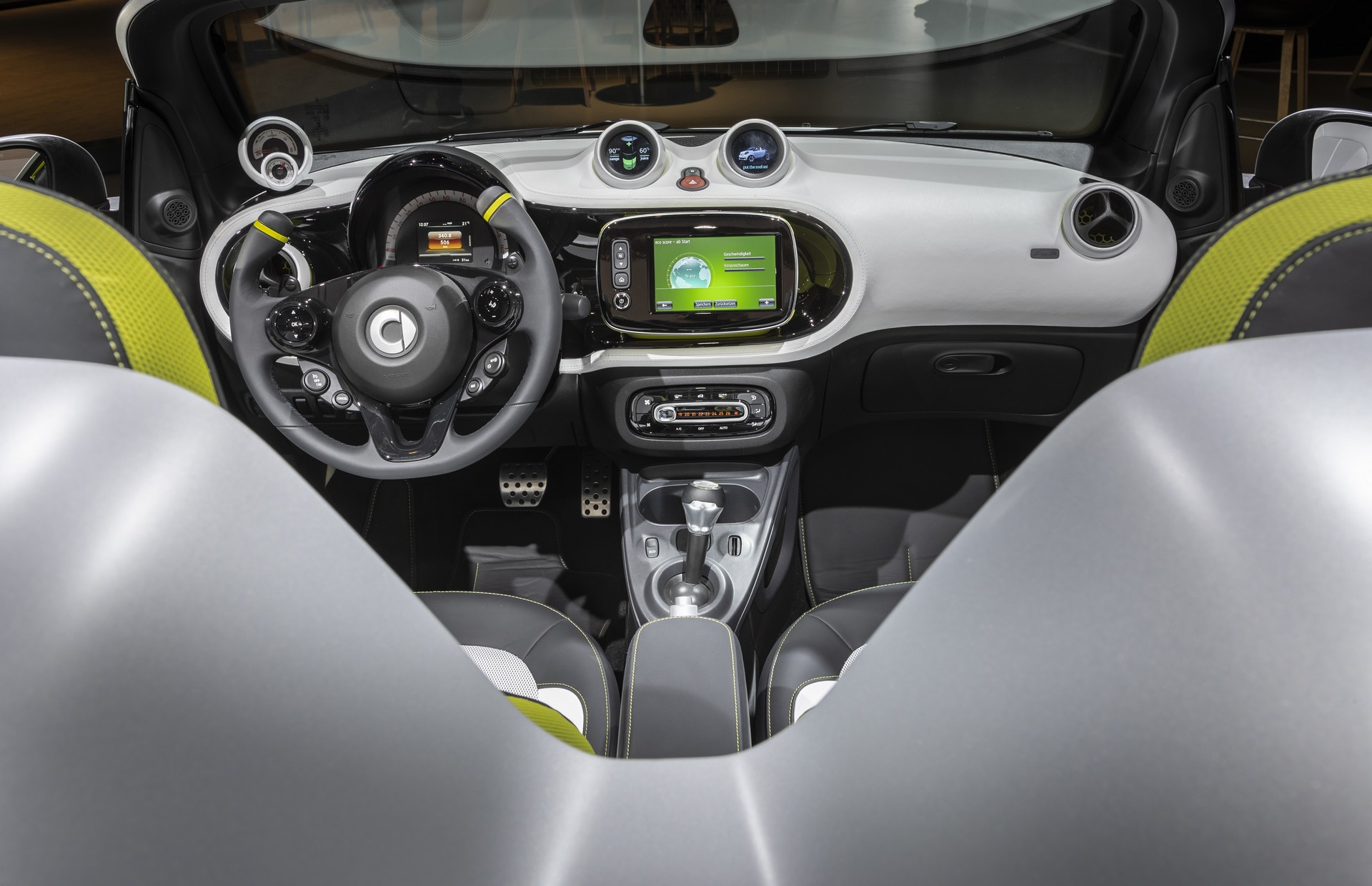 Smart-FourEase-8 Mercedes A35, GLE, EQC And Smart Forease Concept Debut In Paris