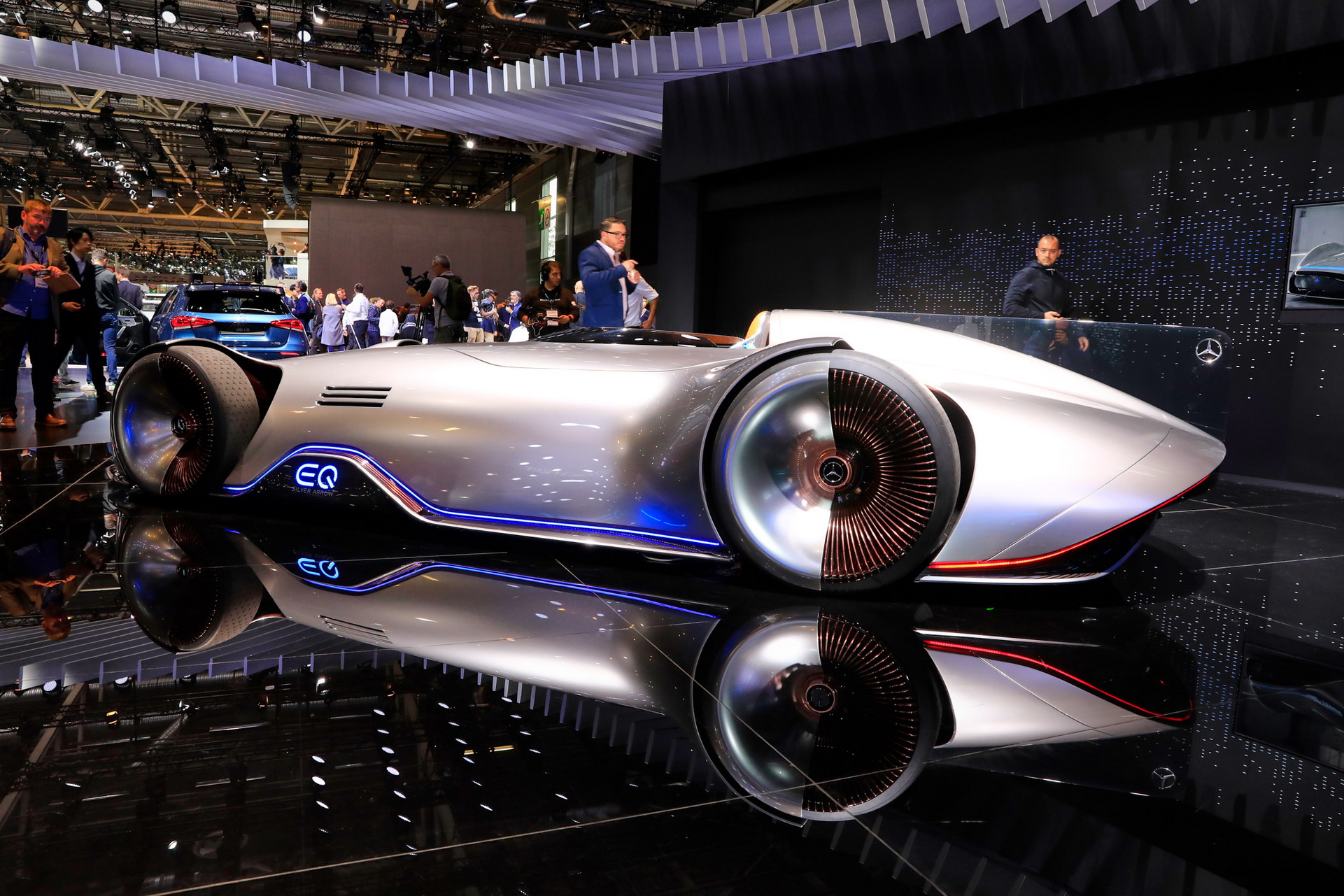 Mercedes B137 2018 Paris Auto Show Gallery: Mercedes-Benz