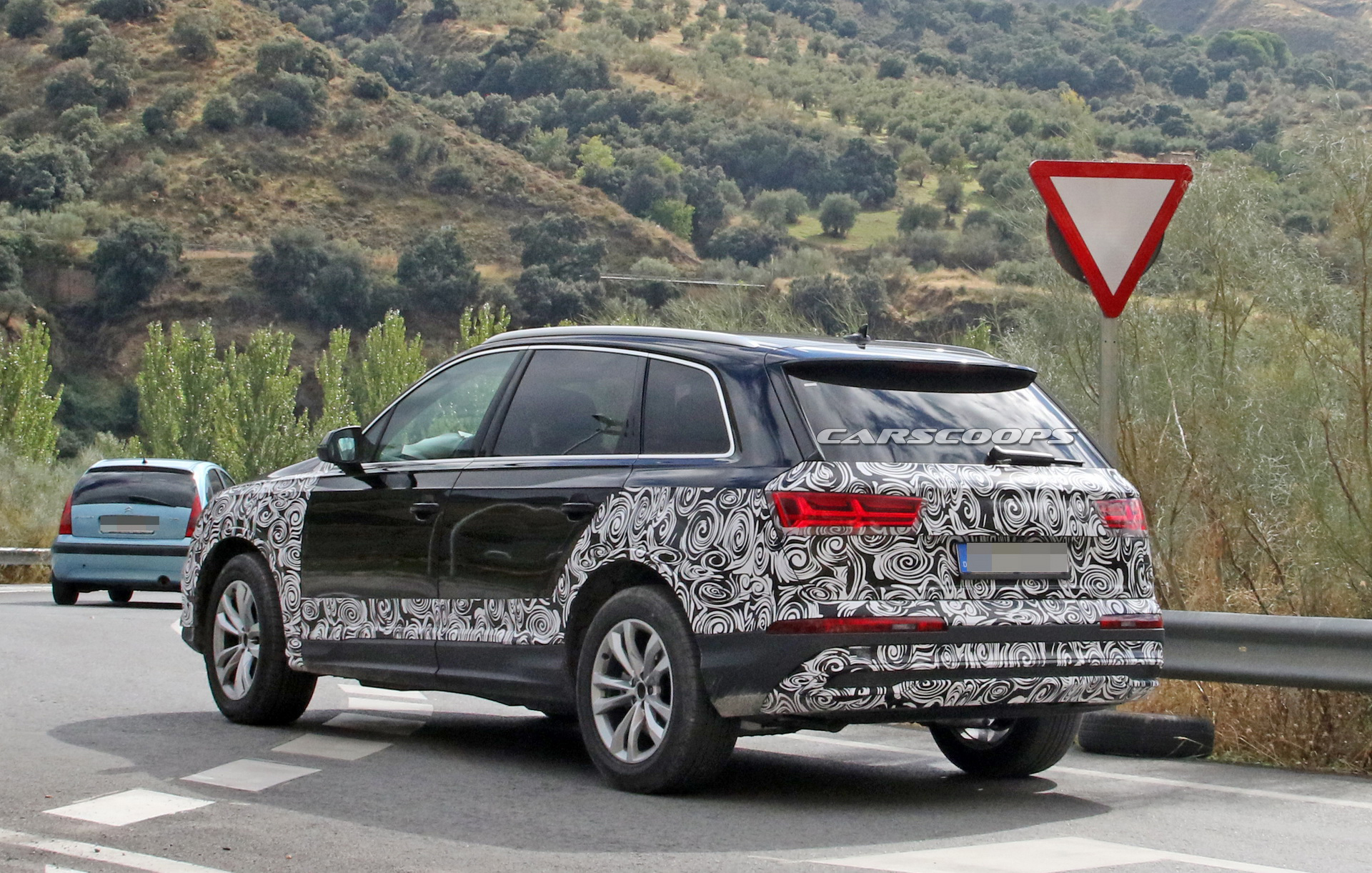 2019 audi q7 facelift spy 11 Audi Prepping Facelift 2020 Q7 With New Grille And Headlights