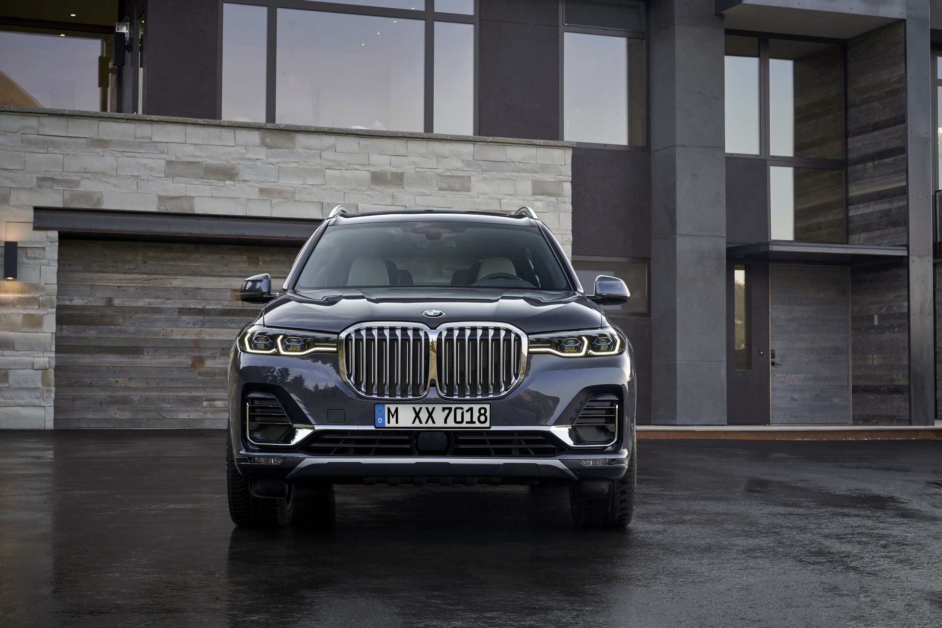 2019-BMW-X7-17 2019 BMW X7: As Big As A Cadillac Escalade, As Luxurious As A Rolls Royce