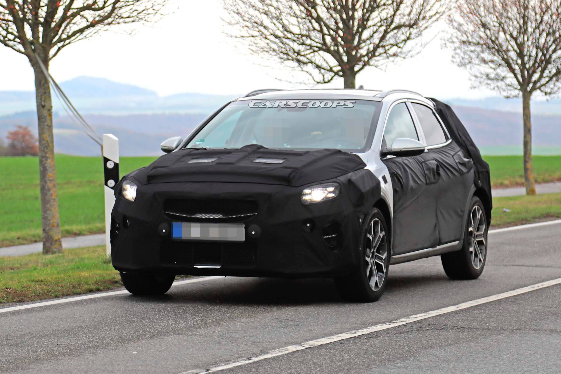 2020 Kia Ceed crossover spy shots 10 2020 Kia XCeed Crossover Spied Testing Against VW T-Roc