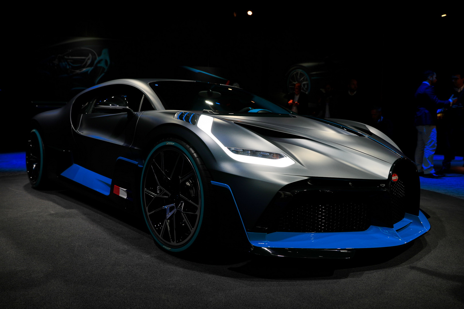 Bugatti Divo Bugatti Divo Looks Spectacular Under Any Light, Check It Out In 92 Images From Paris