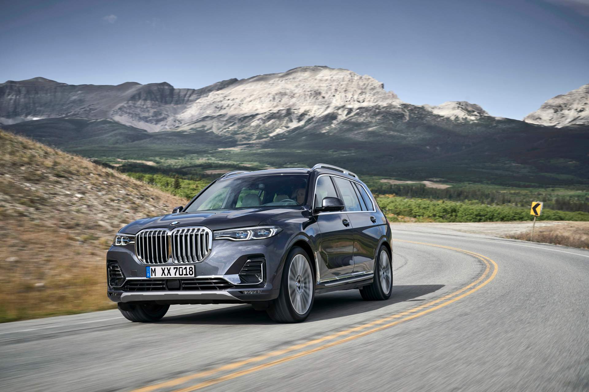 2019 BMW X7 39 The New BMW X7 Is So Big It Barely Fits In The Photos