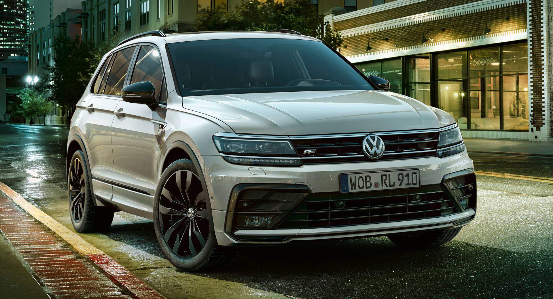 Vw Tiguan Goes For A More Sinister Look With Black Style R