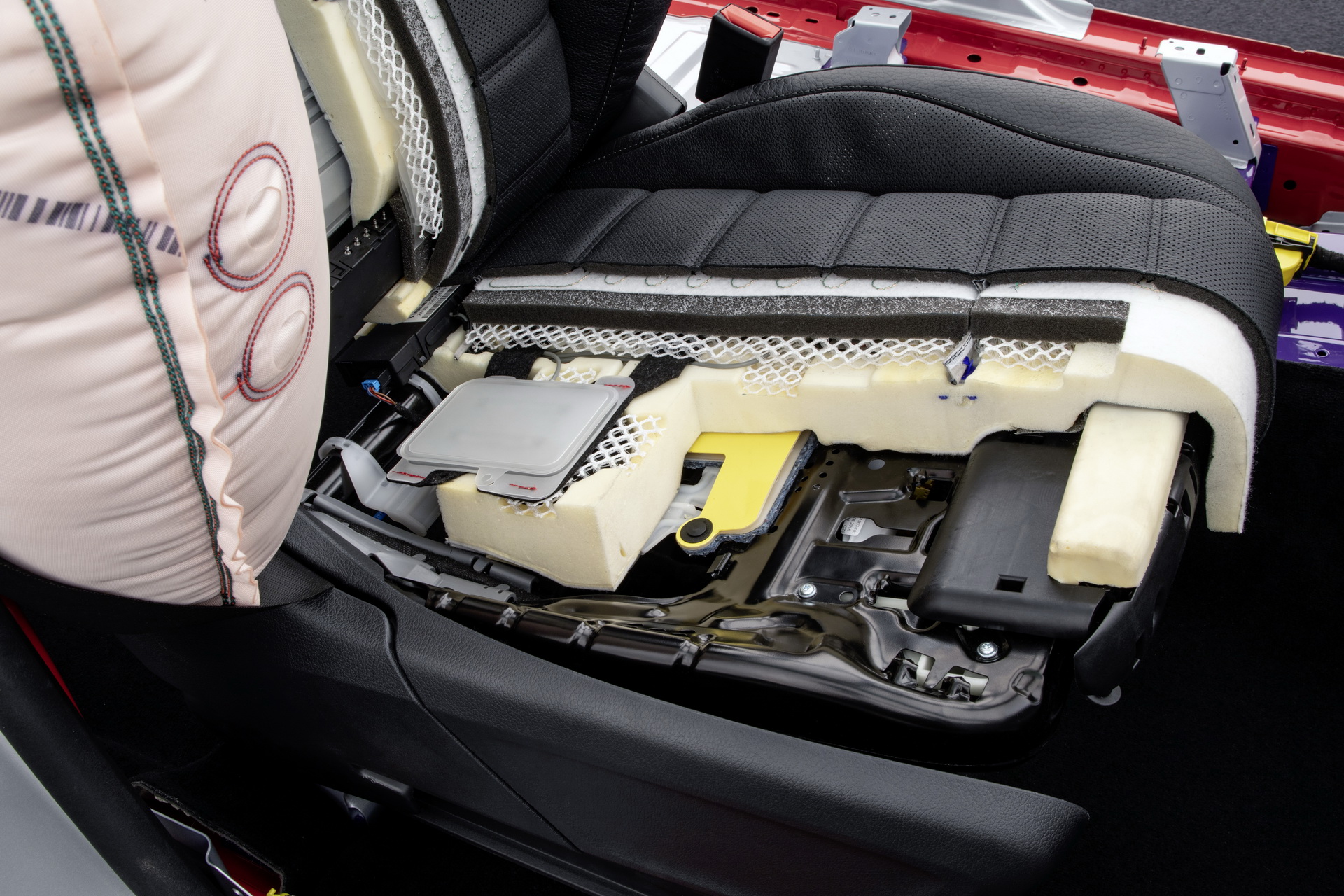 2019-Mercedes-GLE-117 2019 Mercedes GLE Detailed: More Tech, More Space, More Everything