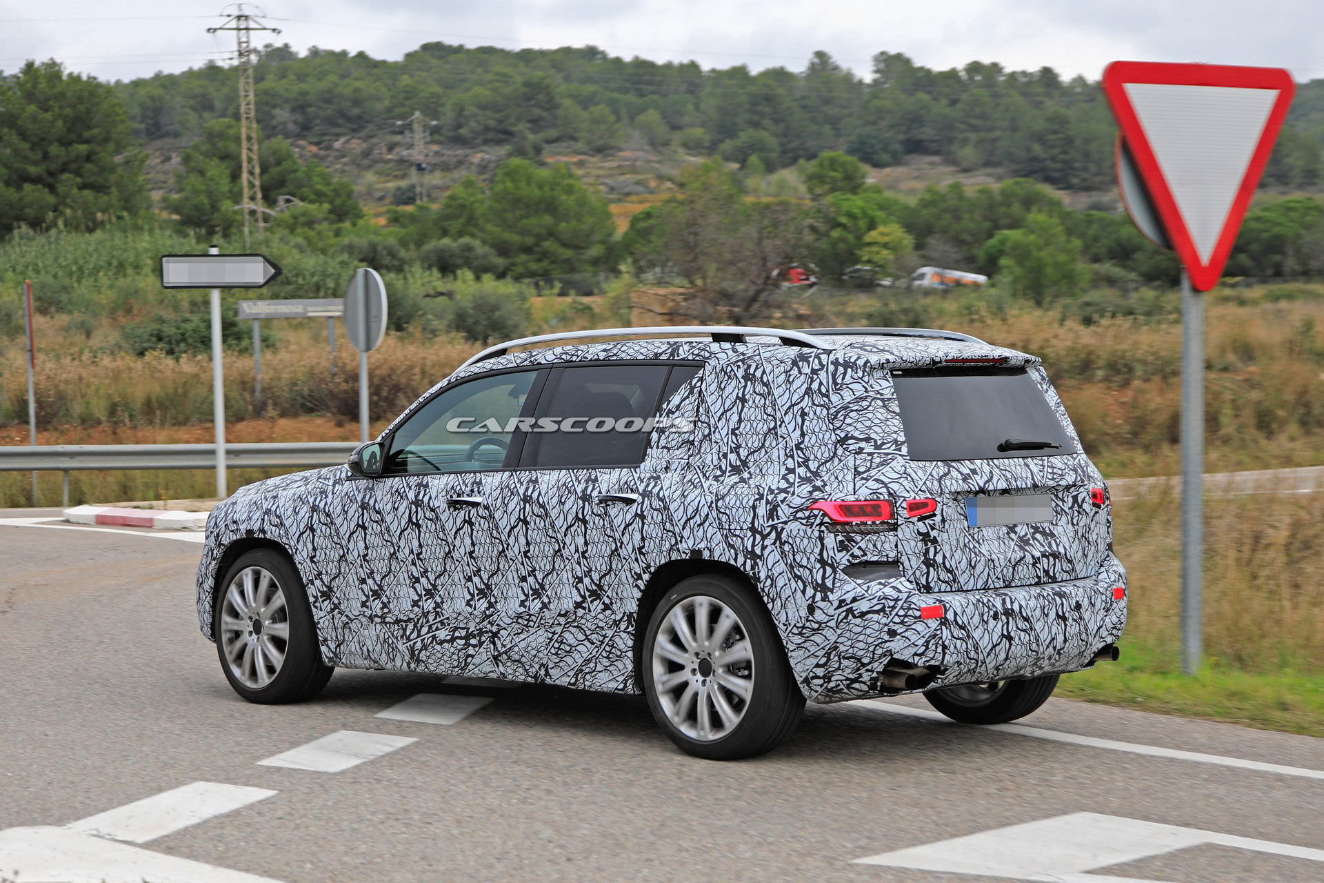 Mercedes-AMG-GLB-35-14 Mercedes-AMG GLB 35 Caught Testing Its 301 HP Turbo Four Engine