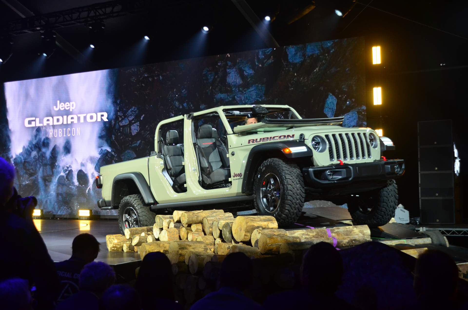 2020 Jeep Gladiator at 2018 LA Auto Show 55 2020 Jeep Gladiator Just Can’t Wait To Tackle Some Off-Road Trails