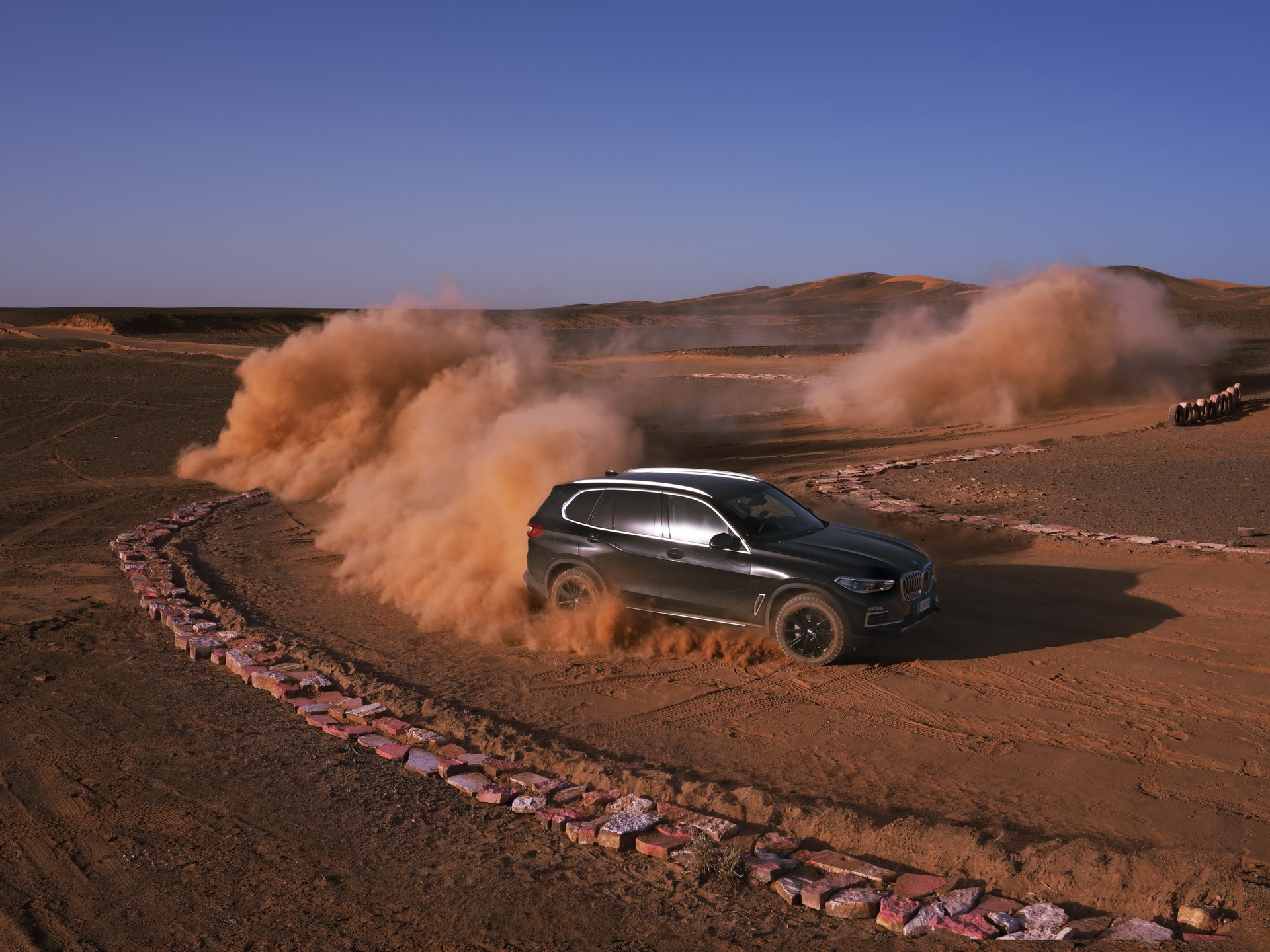 bmw x5 monza circuit sahara 36 BMW Recreates Monza Track In The Sahara, Unleashes New X5