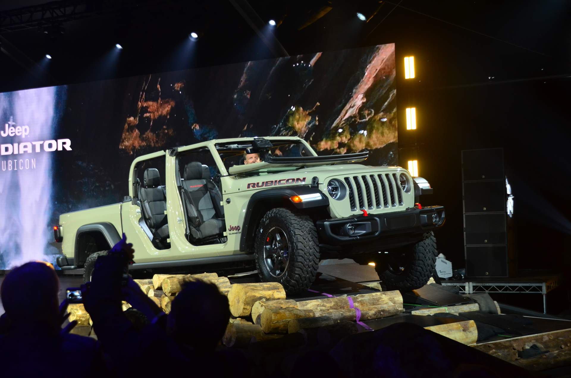 2020 Jeep Gladiator at 2018 LA Auto Show 54 2020 Jeep Gladiator Just Can’t Wait To Tackle Some Off-Road Trails