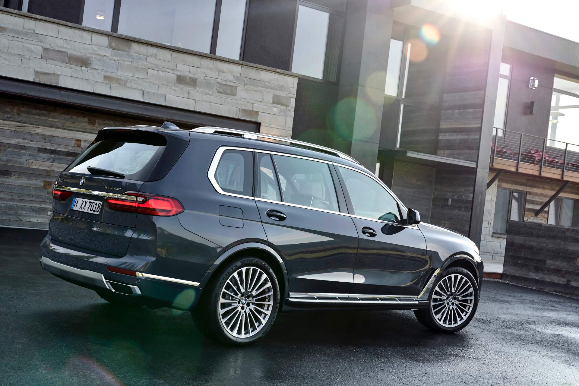 2019 BMW X7 20 The New BMW X7 Is So Big It Barely Fits In The Photos