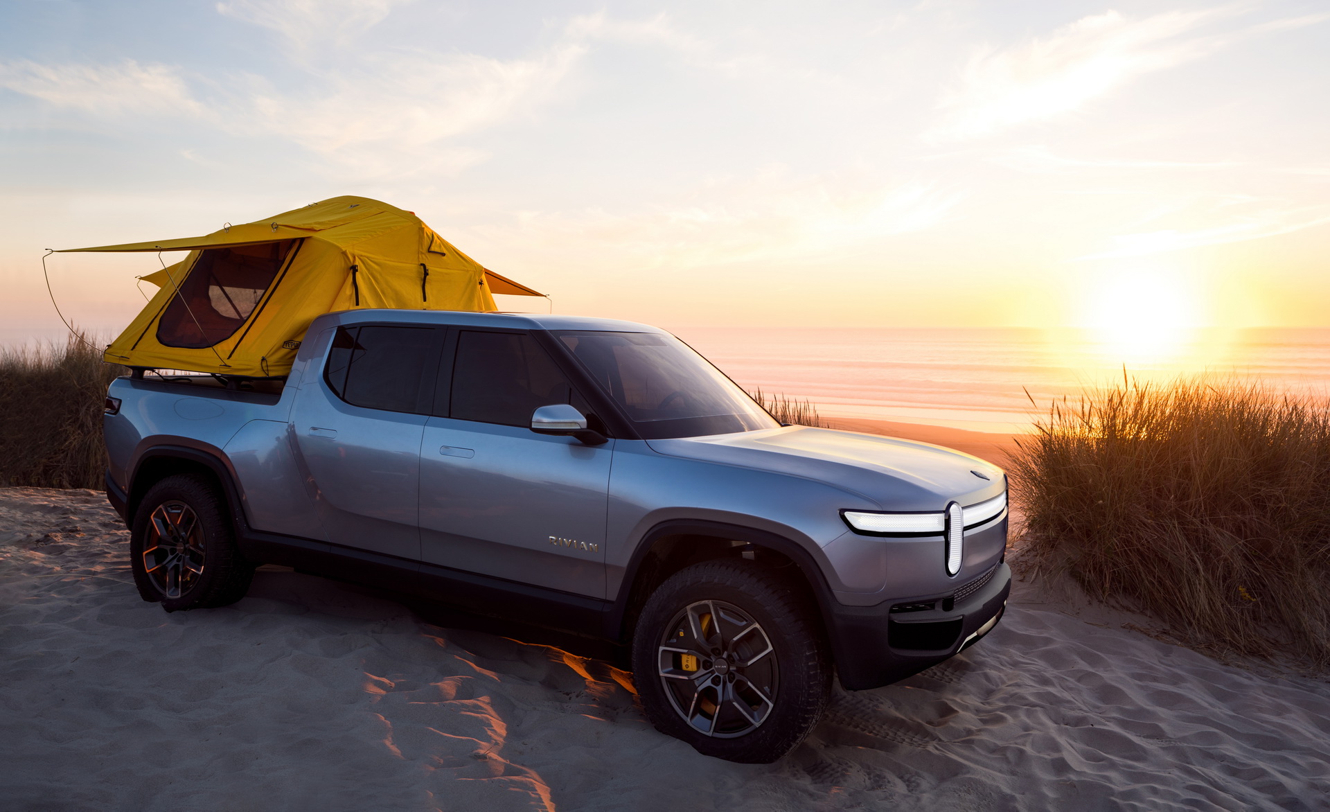rivian unveils r1t electric truck 3 GM Eyeing Rivian For Its Electric Pickup, But It’ll Have To Beat Amazon First