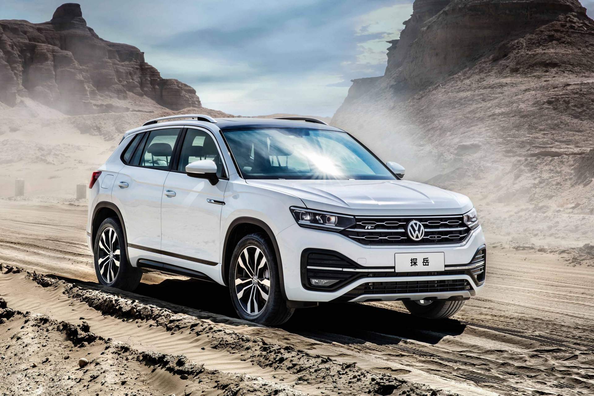 VW Tayron R-Line 2 VW Boosts Its Chinese SUV Lineup With Stylish Tayron, Practical Tharu
