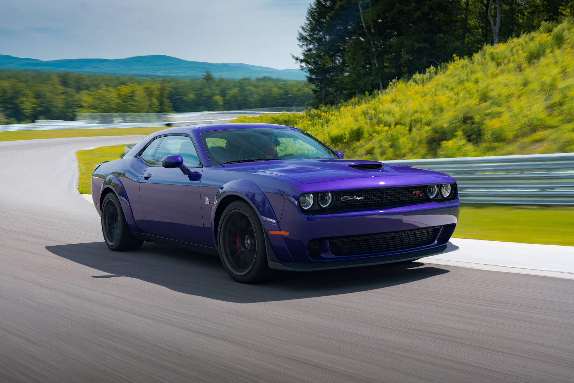 dodge challenger retro cars sales 15 Dodge Challenger Soldiers On As Retro-Styled Cars Are Still In Demand