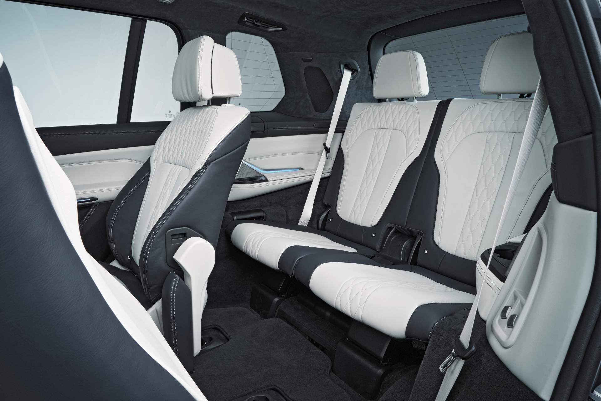 2019 BMW X7 74 The New BMW X7 Is So Big It Barely Fits In The Photos