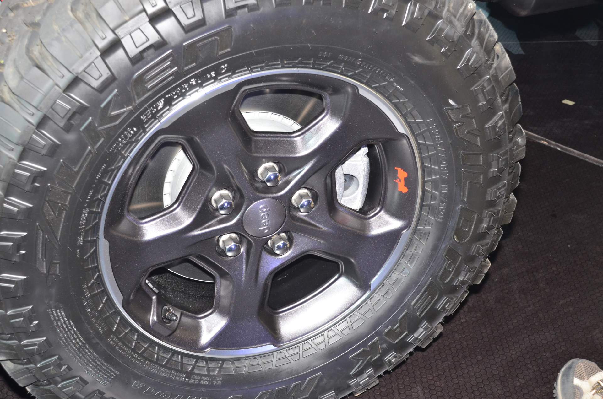 2020 Jeep Gladiator at 2018 LA Auto Show 60 2020 Jeep Gladiator Just Can’t Wait To Tackle Some Off-Road Trails