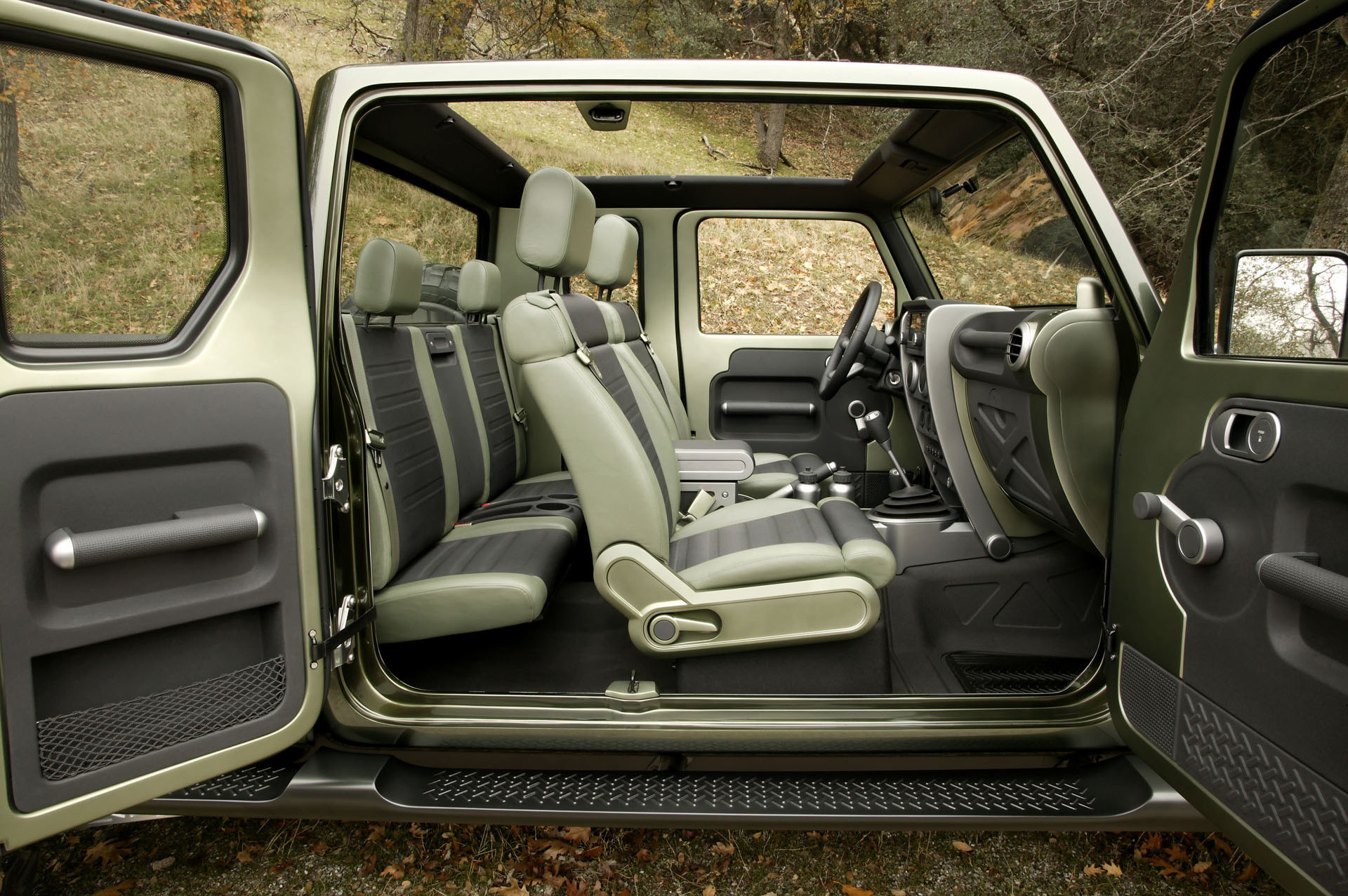 2005 Jeep(R) Gladiator Concept Vehicle Jeep Wrangler Pickup Tipped To Be Called ‘Gladiator’ Instead Of ‘Scrambler’