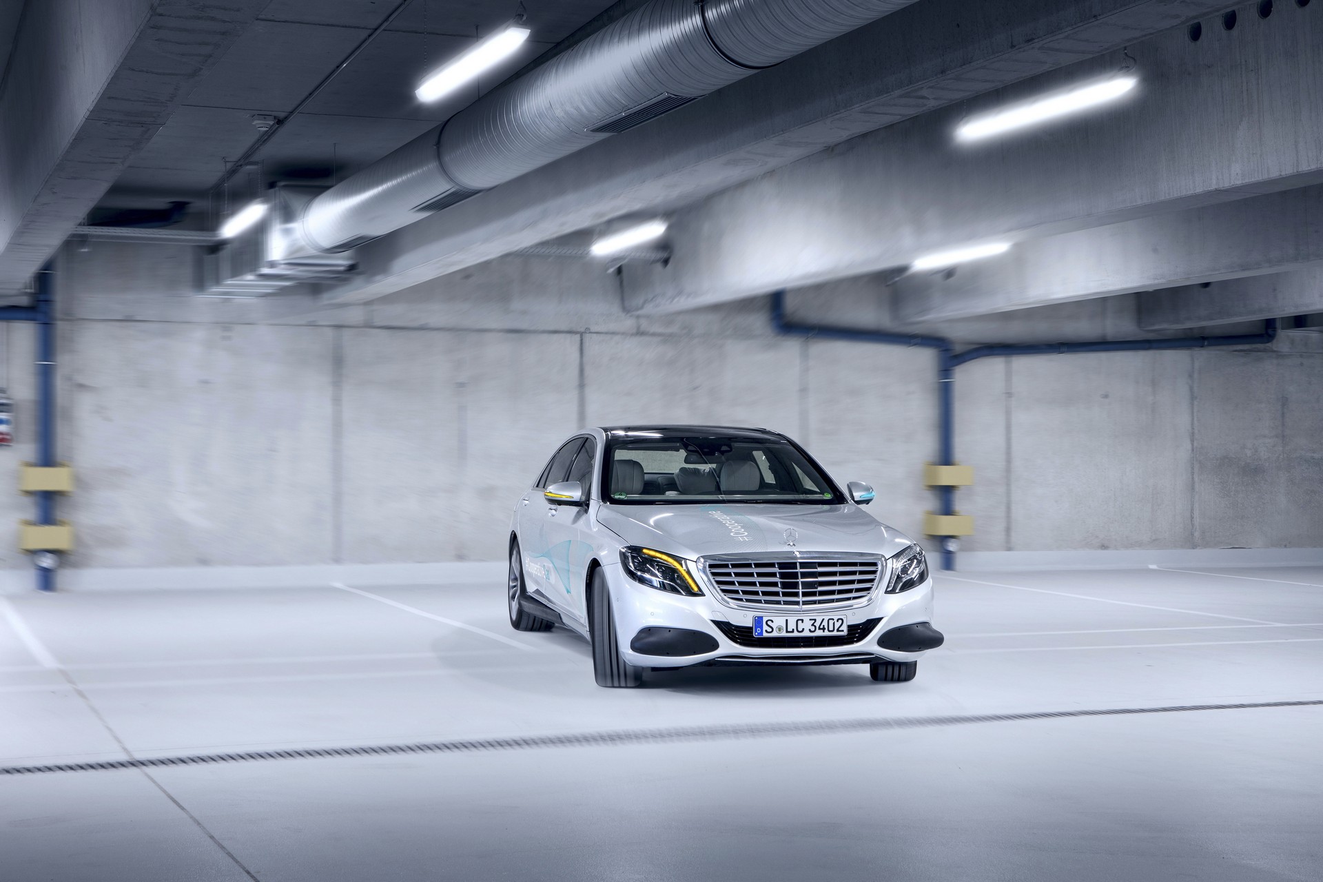 Mercedes-S-Class-Concept-5 Mercedes S-Class Cooperative Concept Previews A Potential Light Signaling System For Autonomous Cars