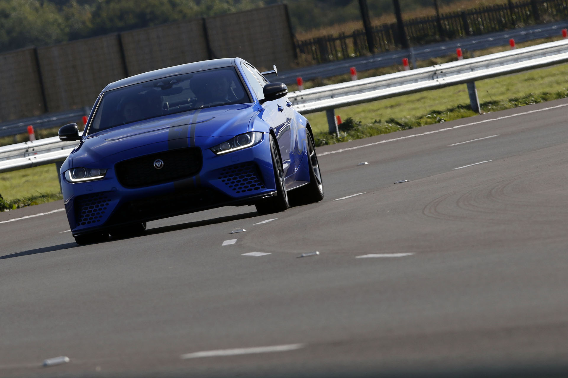 jaguar-xe-sv-project-8-series-elite-05 Race A Jaguar XE SV Project 8 In The Series Elite