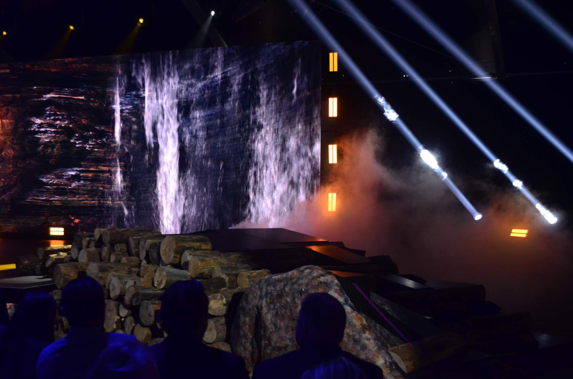 2020 Jeep Gladiator at 2018 LA Auto Show 1 2020 Jeep Gladiator Just Can’t Wait To Tackle Some Off-Road Trails