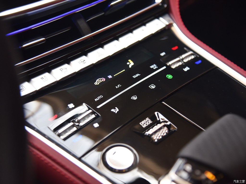 changan cs85 coupe crossover unveiled 89 Changan CS85 Coupe Crossover Looks Like The Lovechild Of A BMW X4 And A VW Touareg