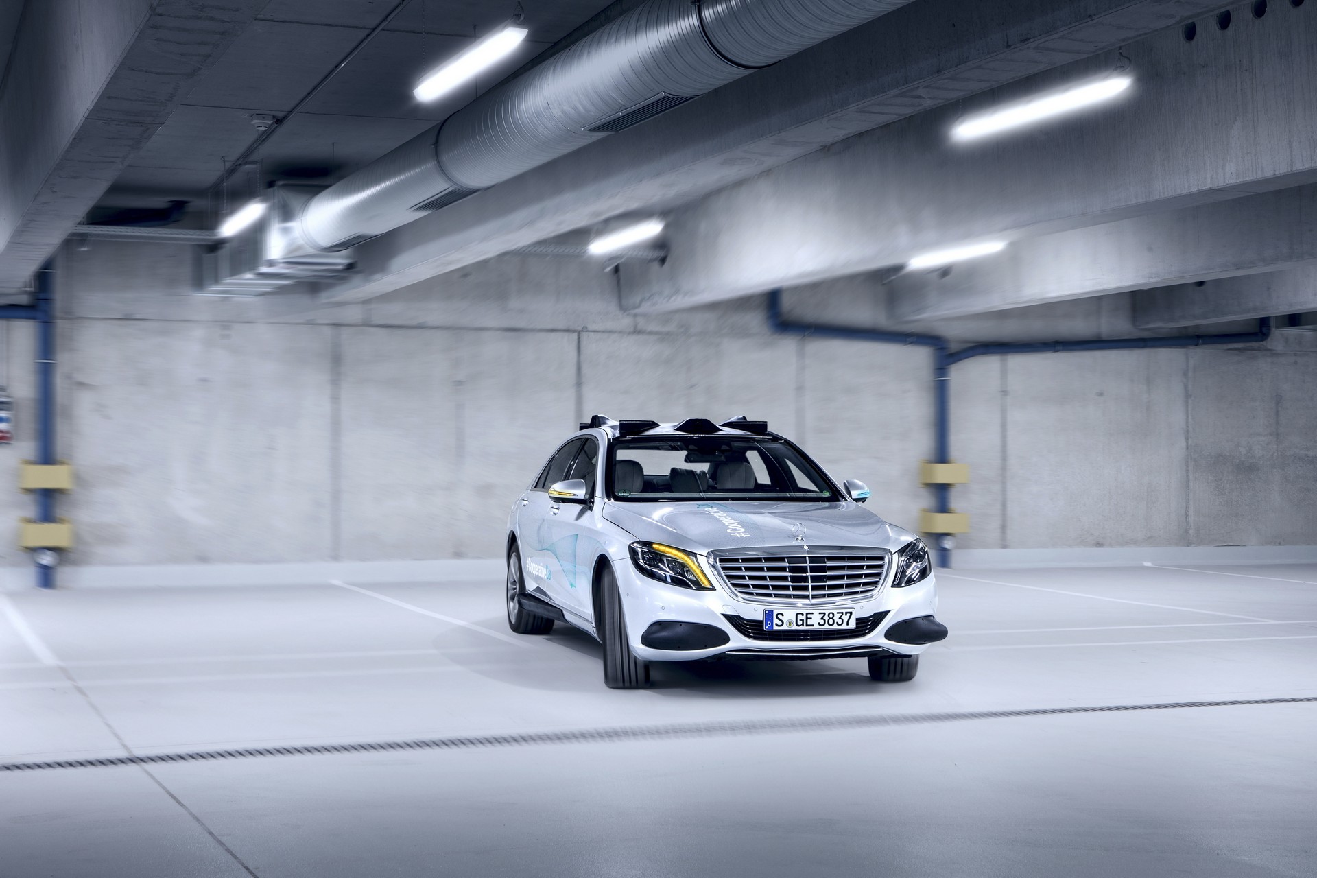 Mercedes-S-Class-Concept-6 Mercedes S-Class Cooperative Concept Previews A Potential Light Signaling System For Autonomous Cars