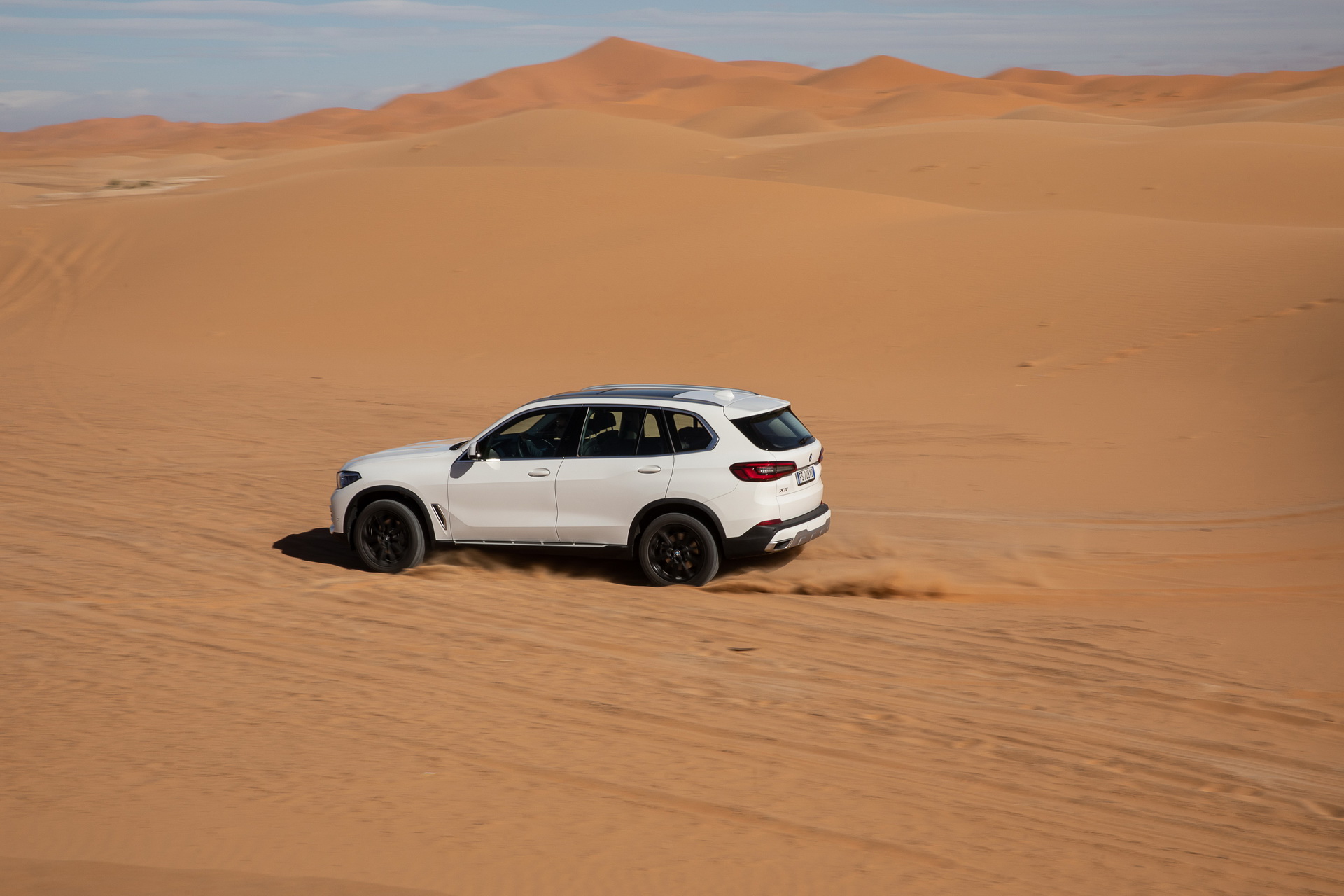 bmw x5 monza circuit sahara 10 BMW Recreates Monza Track In The Sahara, Unleashes New X5