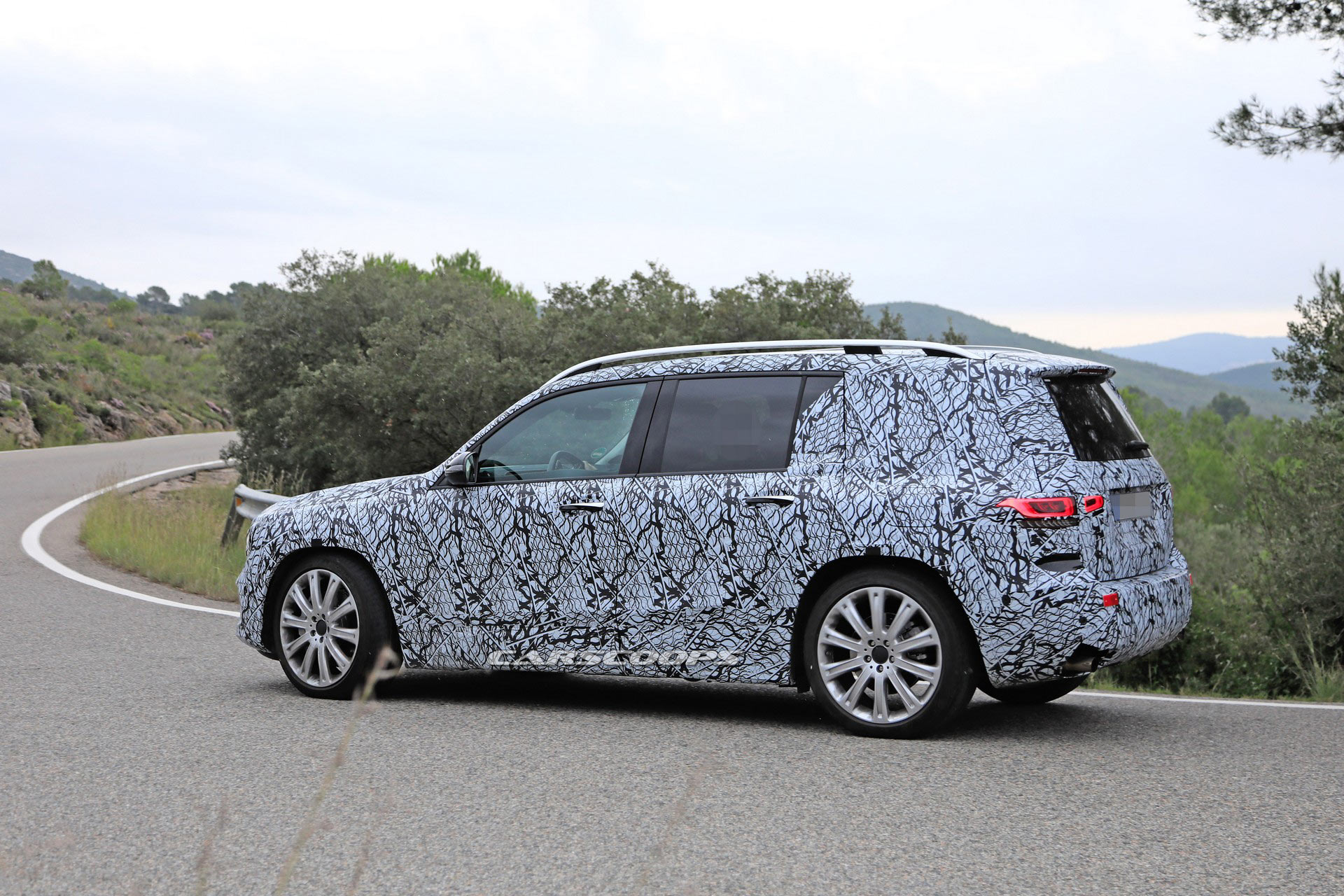 Mercedes-AMG-GLB-35-20 Mercedes-AMG GLB 35 Caught Testing Its 301 HP Turbo Four Engine