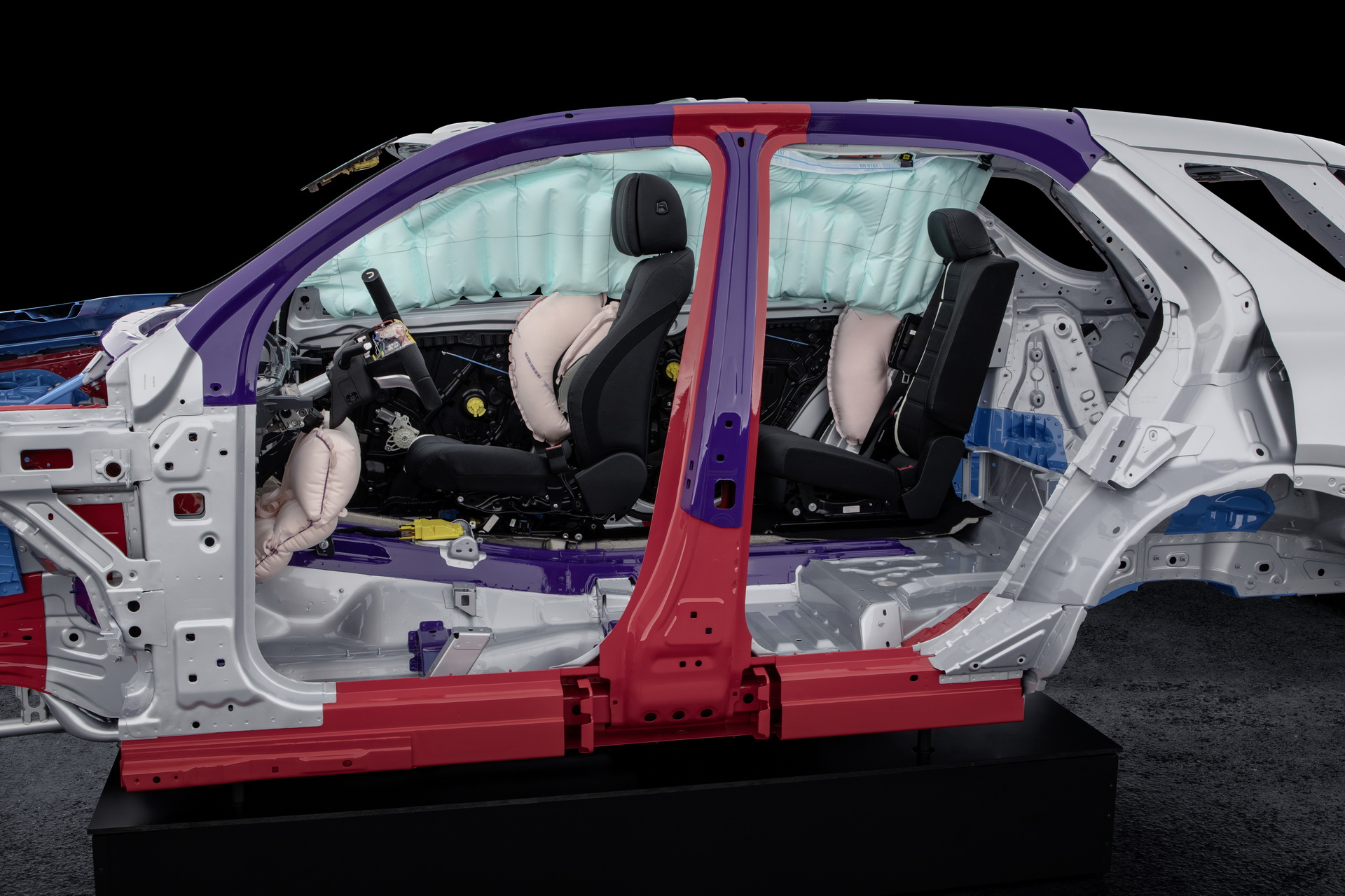 2019-Mercedes-GLE-114 2019 Mercedes GLE Detailed: More Tech, More Space, More Everything