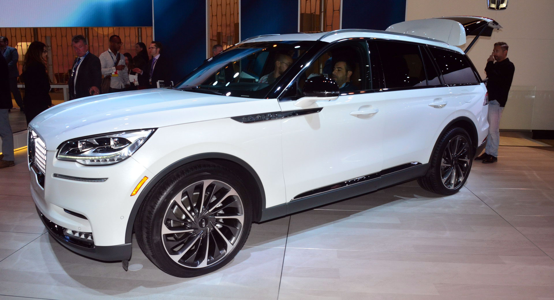 Lincoln-Aviator-345 Ford Is Speeding Up Plan To Build Lincolns In China To Avoid Tariffs