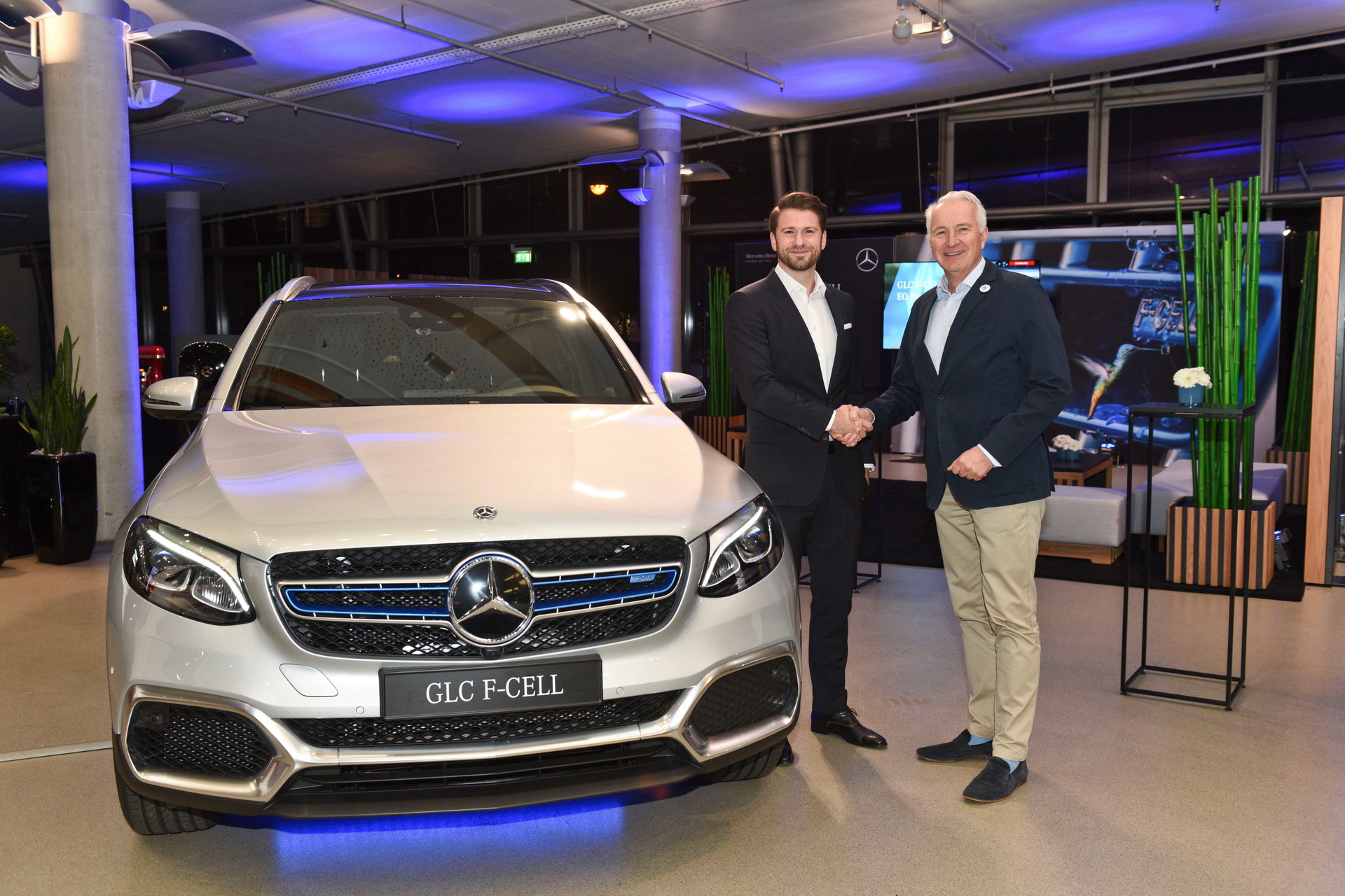 2019-Mercedes-GLC-FCell-15 New Mercedes GLC F-Cell Is The World’s First Plug-In Hybrid That Can Run On Hydrogen