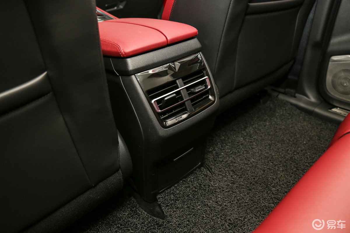 changan cs85 coupe crossover unveiled 58 Changan CS85 Coupe Crossover Looks Like The Lovechild Of A BMW X4 And A VW Touareg