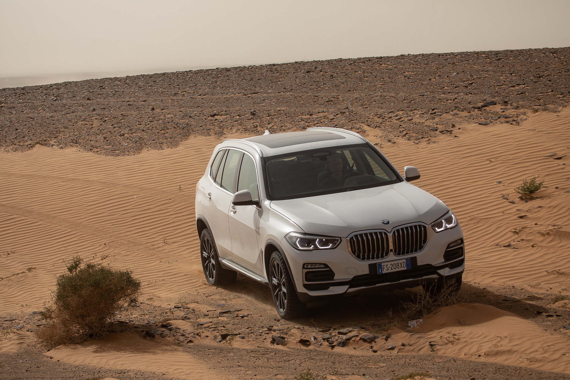 bmw x5 monza circuit sahara 12 BMW Recreates Monza Track In The Sahara, Unleashes New X5
