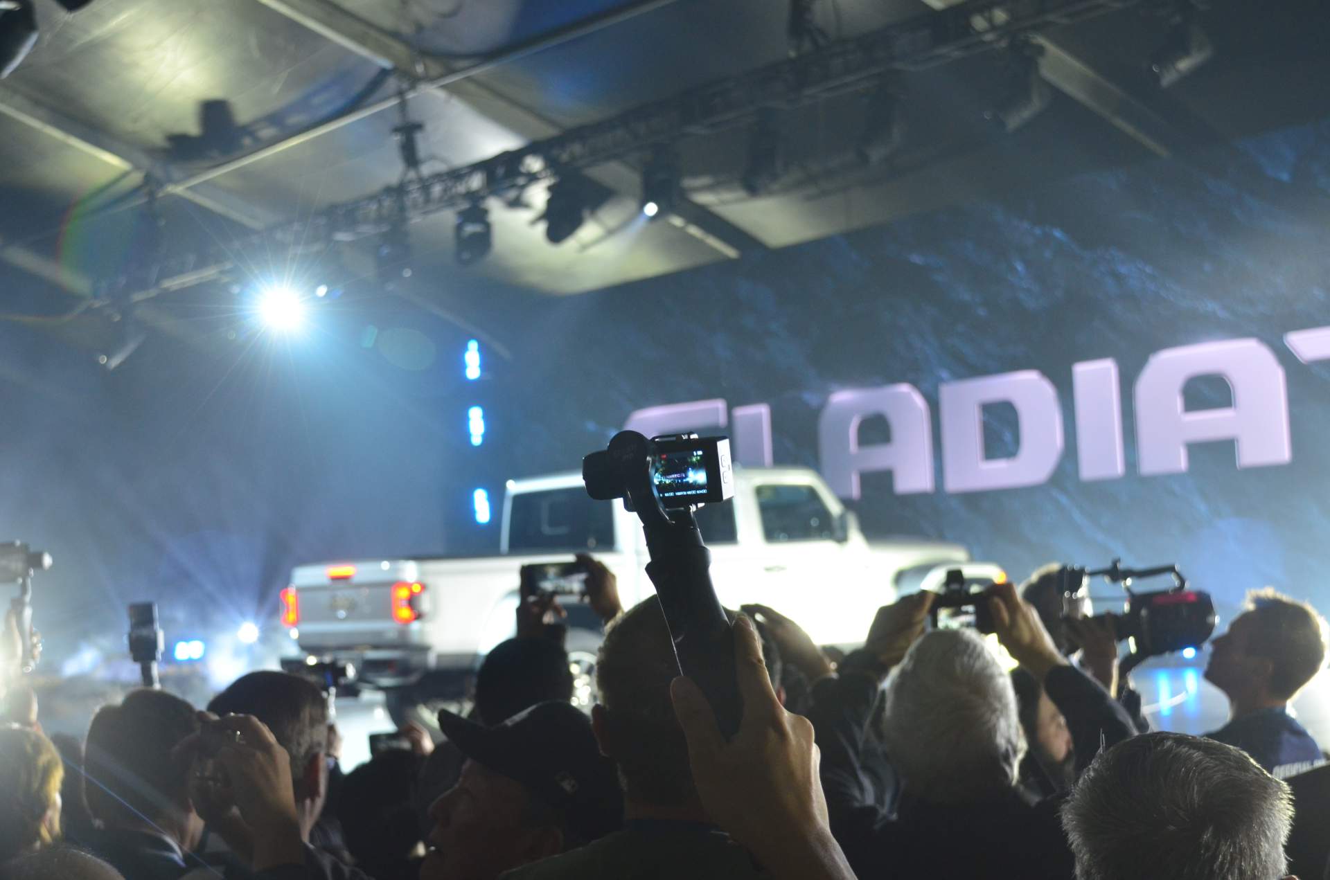 2020 Jeep Gladiator at 2018 LA Auto Show 16 2020 Jeep Gladiator Just Can’t Wait To Tackle Some Off-Road Trails