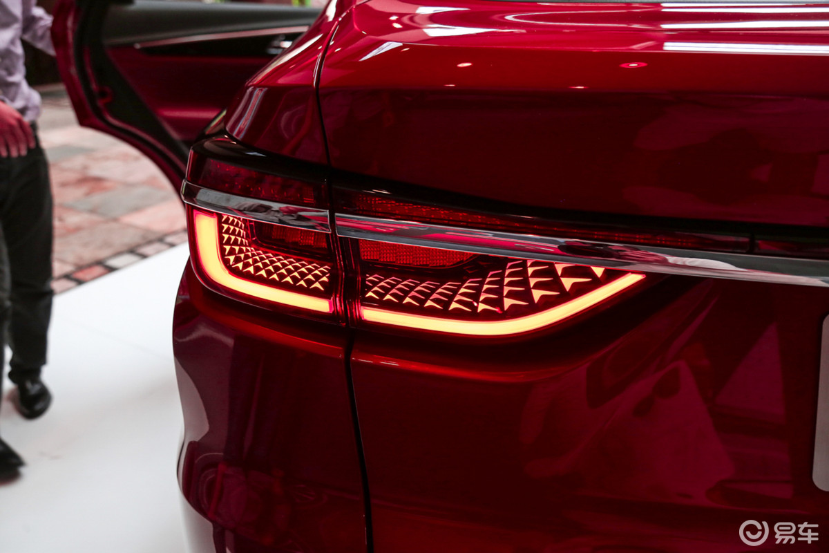 changan cs85 coupe crossover unveiled 23 Changan CS85 Coupe Crossover Looks Like The Lovechild Of A BMW X4 And A VW Touareg