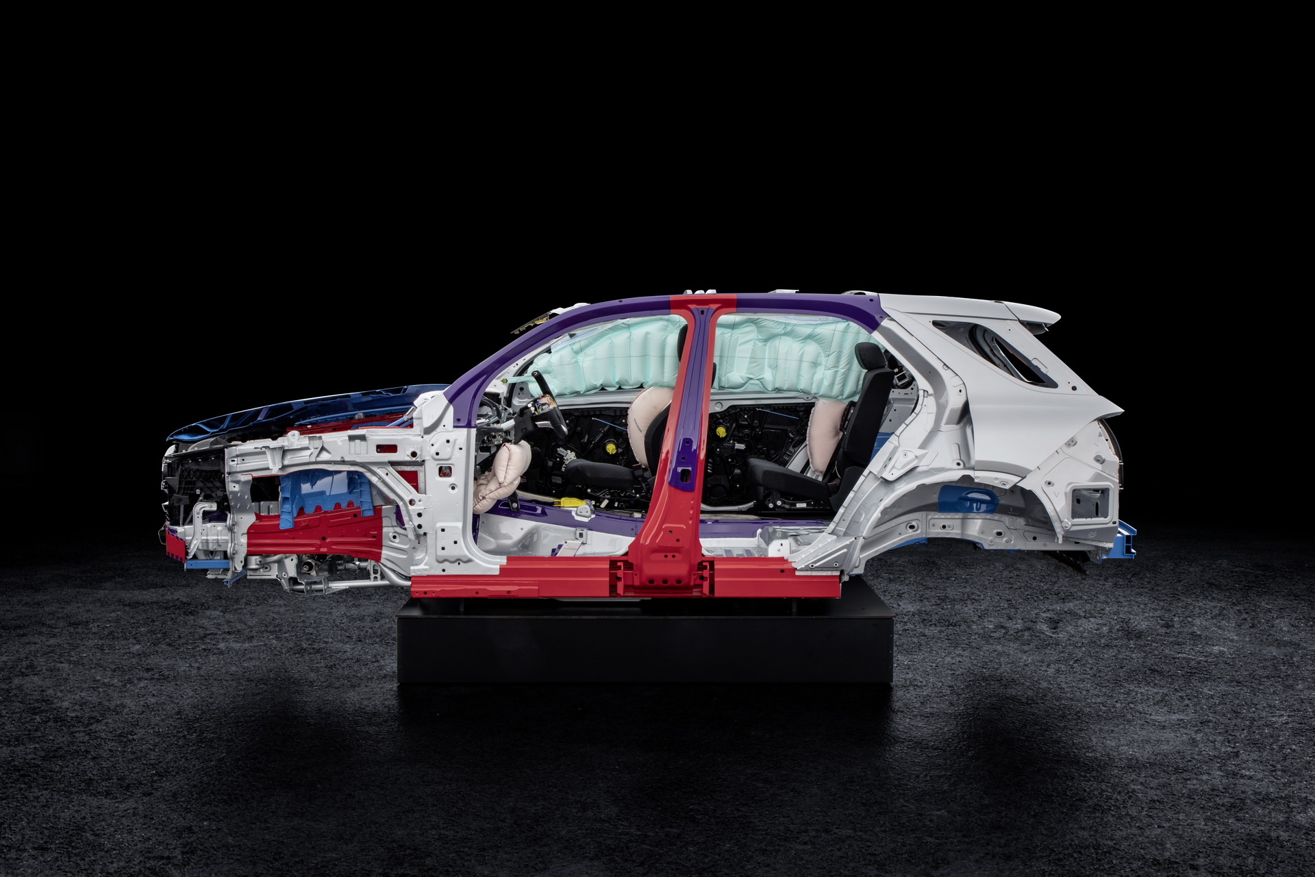 2019-Mercedes-GLE-118 2019 Mercedes GLE Detailed: More Tech, More Space, More Everything