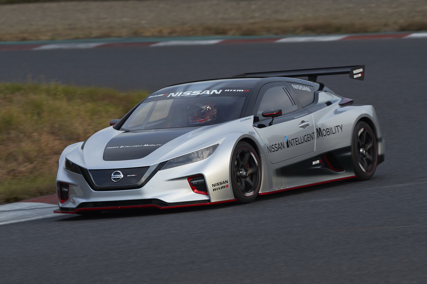 2018 LEAF NISMO RC 16 New Nissan Leaf Nismo RC Debuts With Carbon Monocoque, 322HP