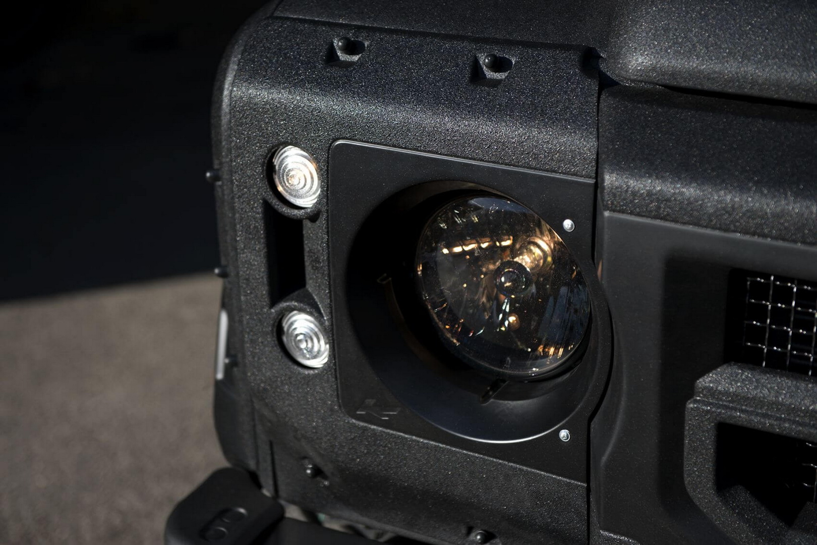 land rover defender kahn design chelsea truck company 17 $90k Bespoke Land Rover Defender Pickup Is Ready For The Armageddon