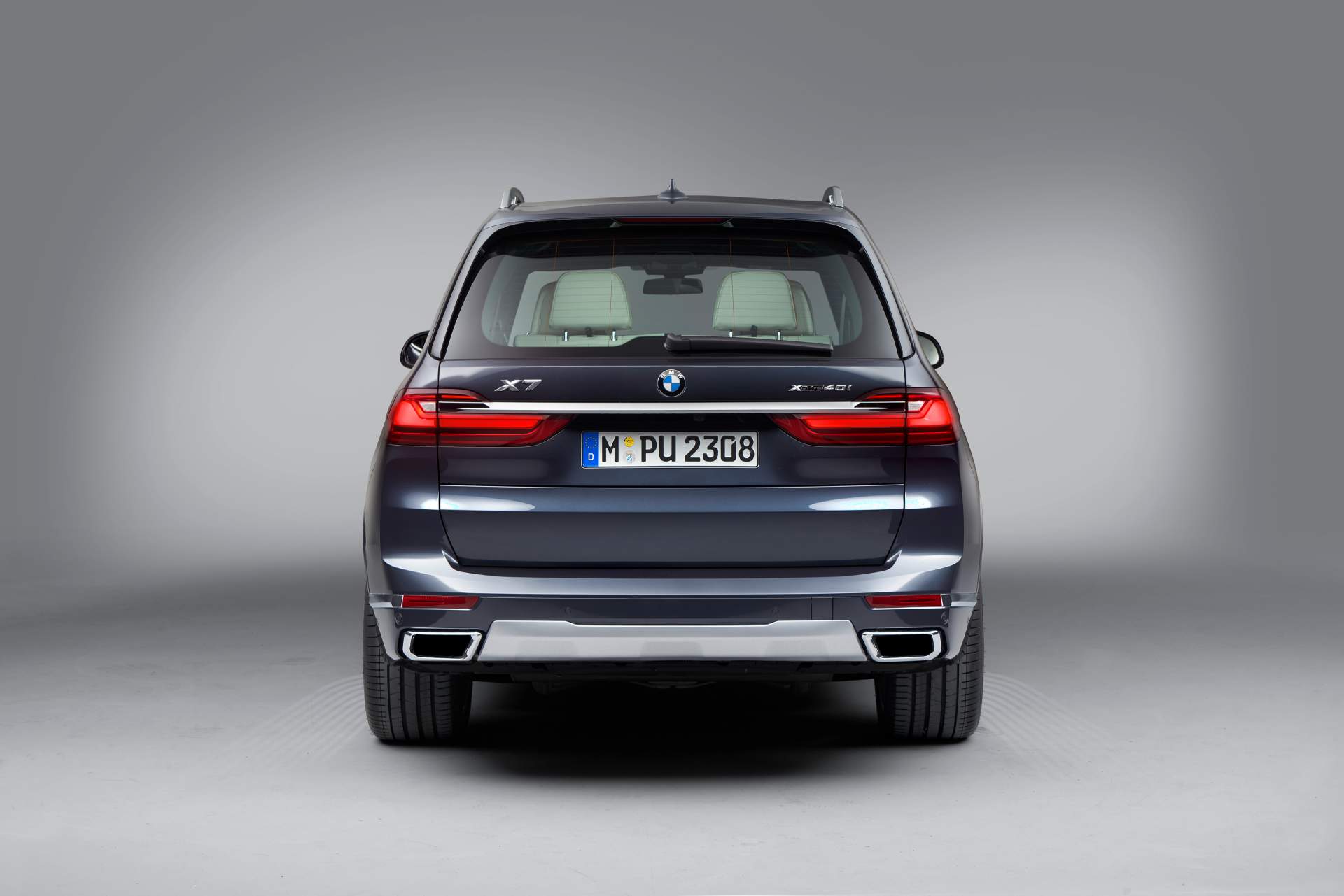 2019 BMW X7 83 The New BMW X7 Is So Big It Barely Fits In The Photos