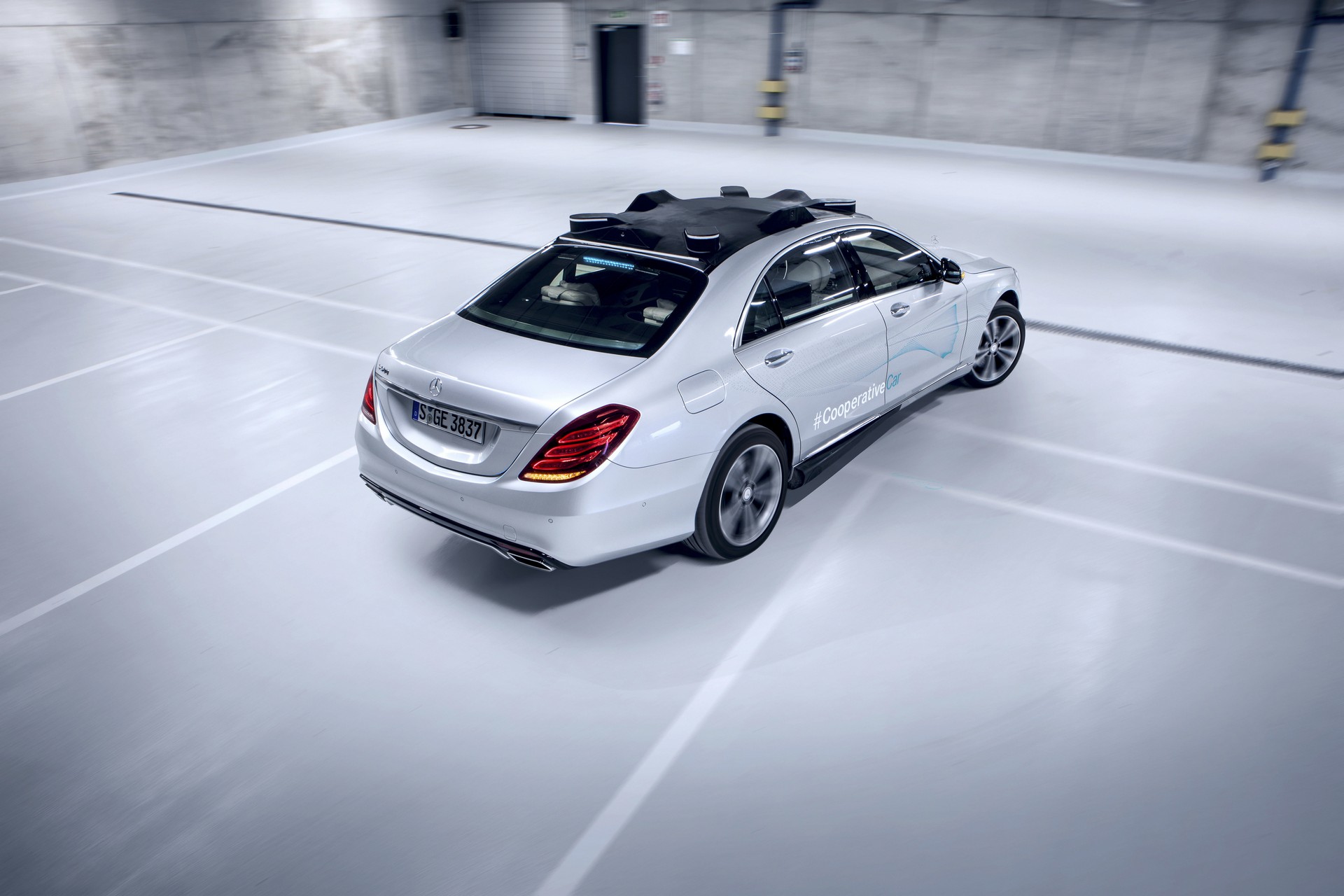 Mercedes-S-Class-Concept-8 Mercedes S-Class Cooperative Concept Previews A Potential Light Signaling System For Autonomous Cars