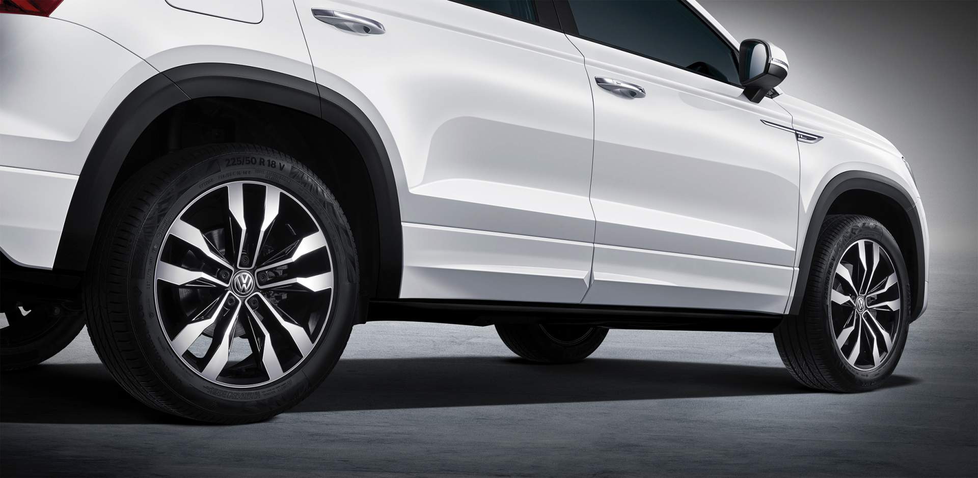 HyperFocal: 0 VW Boosts Its Chinese SUV Lineup With Stylish Tayron, Practical Tharu